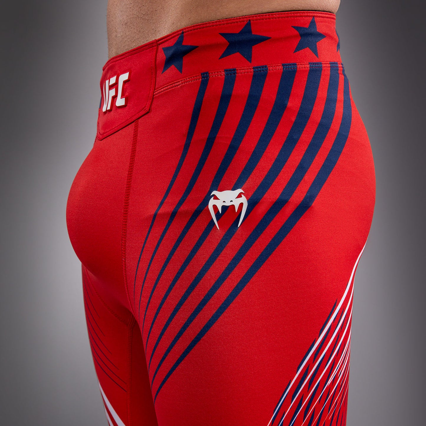 Official UFC Freedom 250 by Venum Authentic Fight Night Vale Tudo Shorts voor heren - Rood