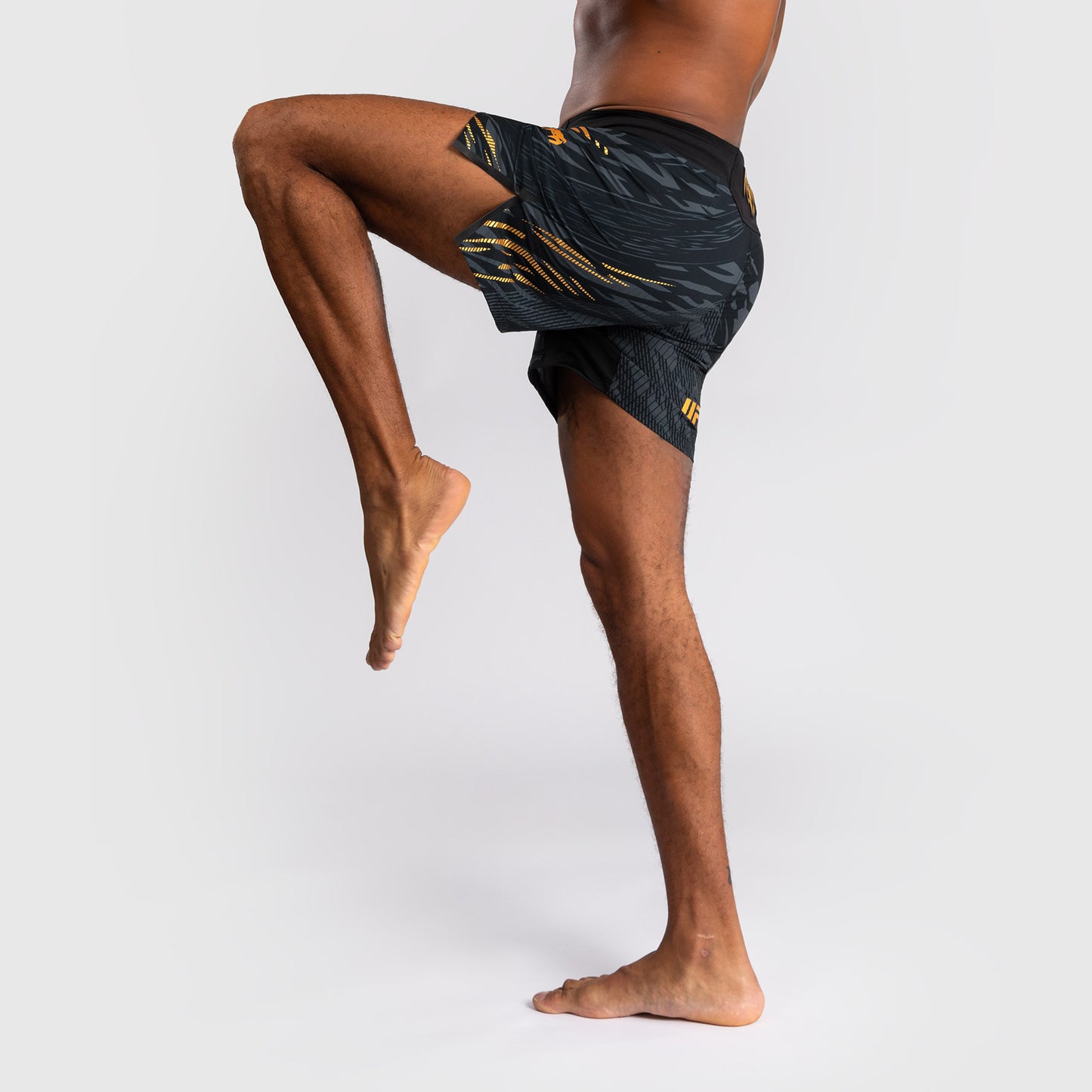 UFC Fusion by Venum Personalized Authentic Fight Night Fight Shorts voor Heren - Kort Fit - Kampioen