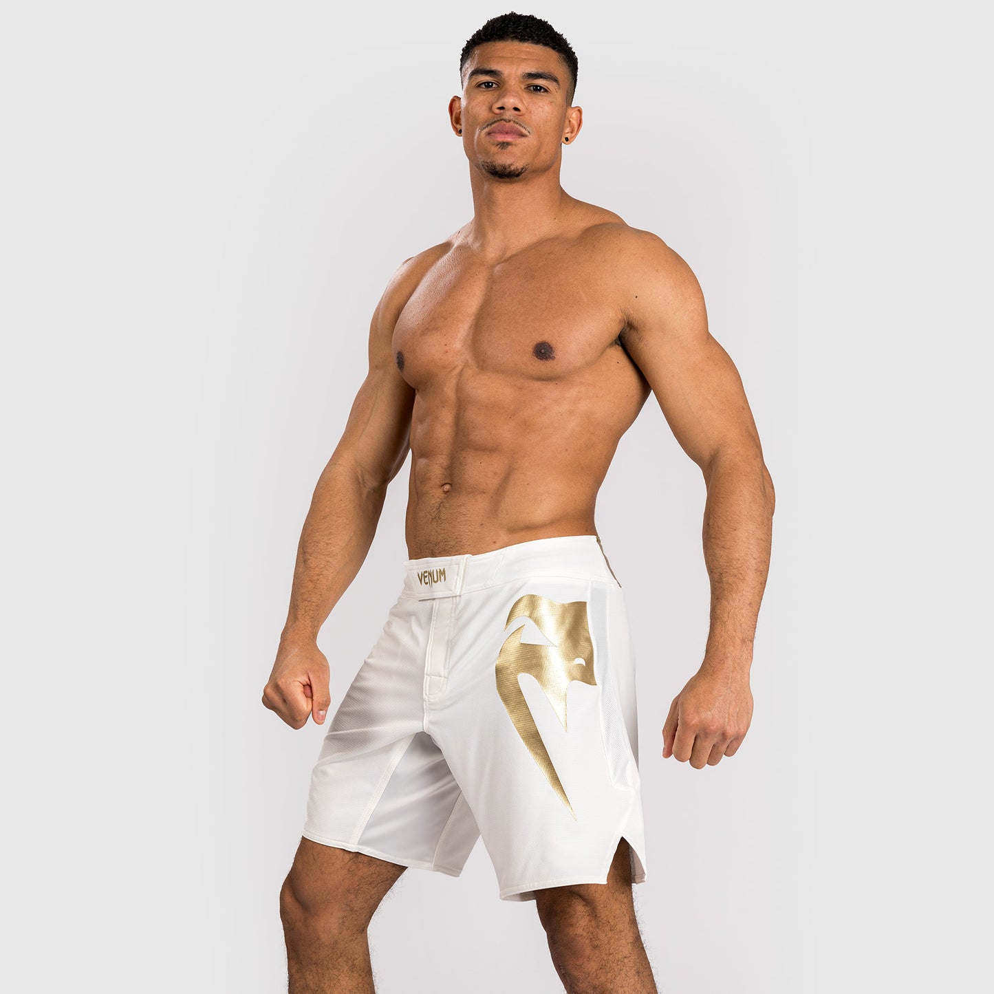 Venum Light 5.0 Vechtshorts - Wit/Goud