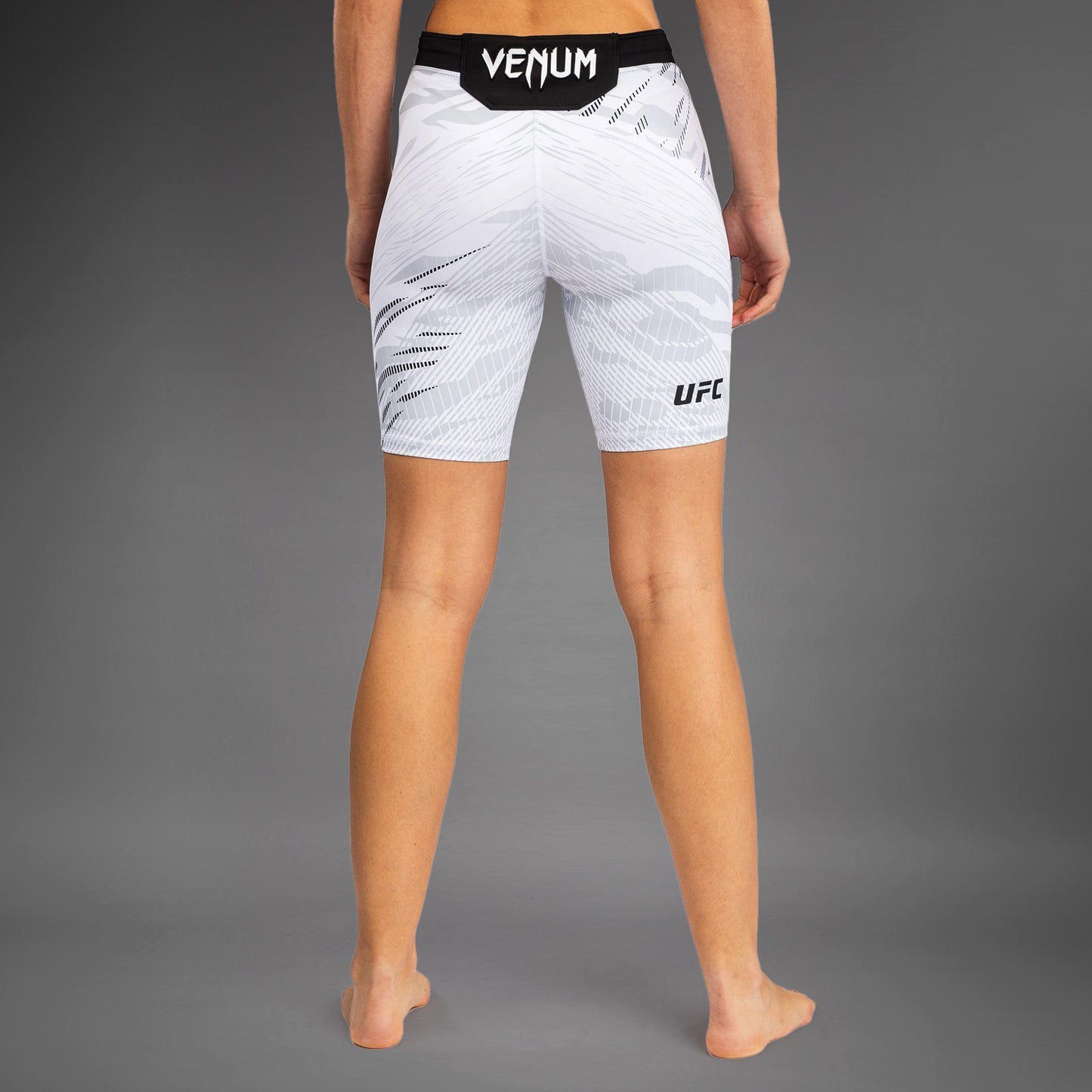 UFC Fusion by Venum Authentic Fight Night Vale Tudo Shorts voor Dames - Lang Fit - Wit