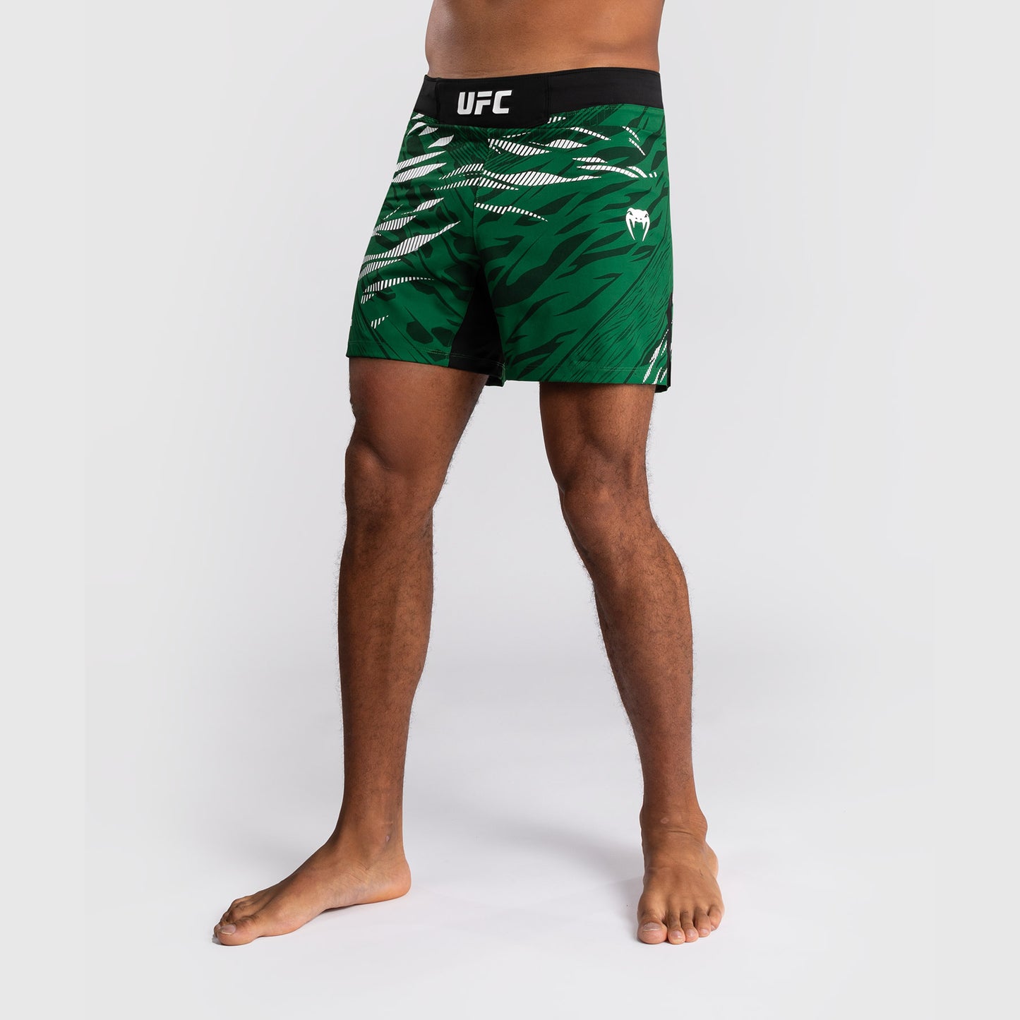 UFC Fusion by Venum Personalized Authentic Fight Night Fight Shorts voor Heren - Kort Fit - Groen