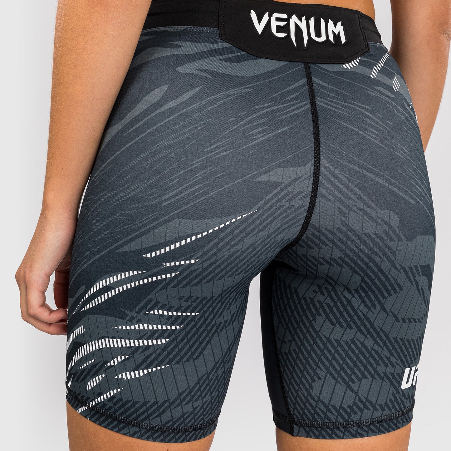 UFC Fusion by Venum Authentic Fight Night Vale Tudo Shorts voor Dames - Lang Fit - Zwart