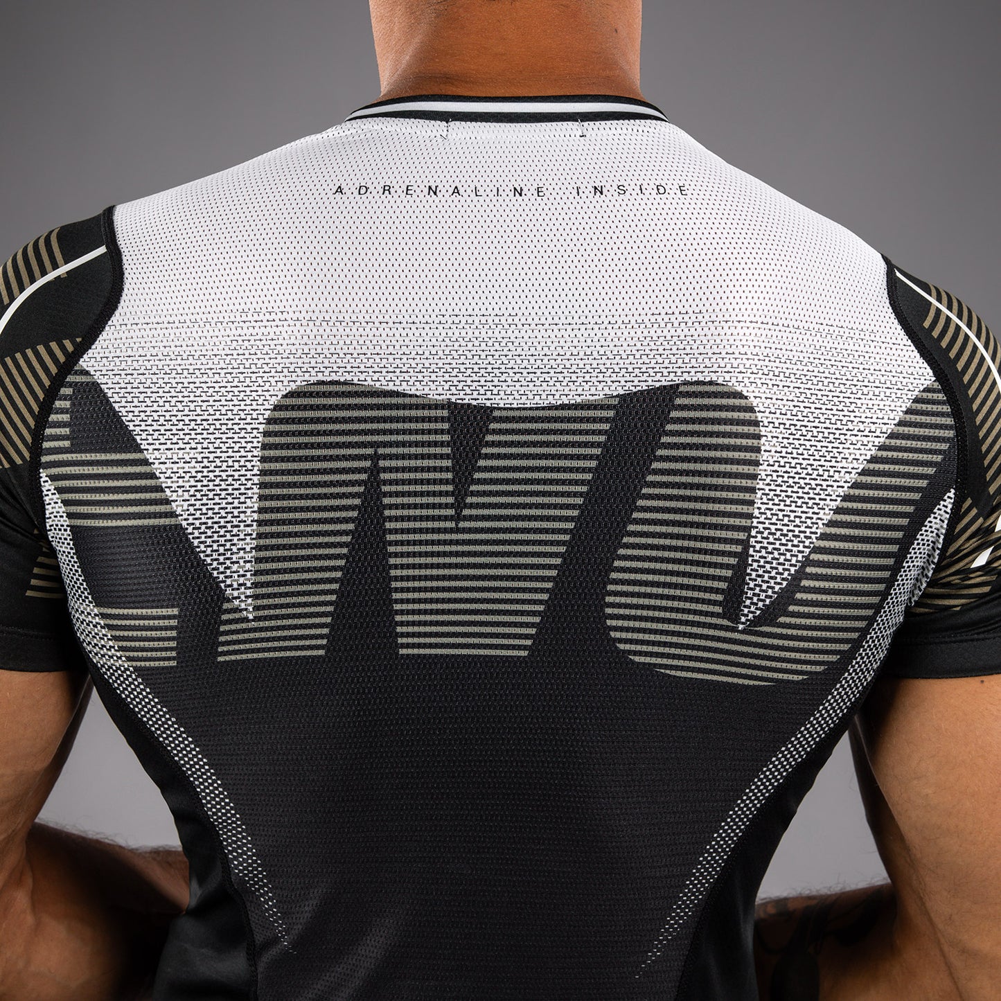 Venum Adrenaline Korte Mouw Rashguard – Zwart/Zand