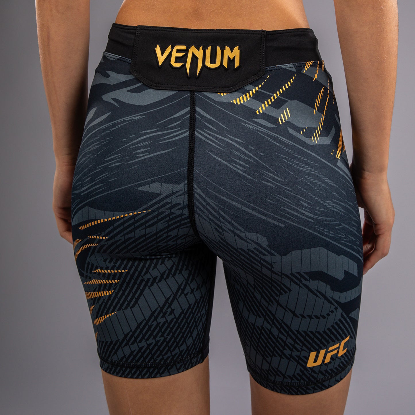UFC Fusion by Venum Authentic Fight Night Vale Tudo Shorts voor Dames - Lang Fit - Champion