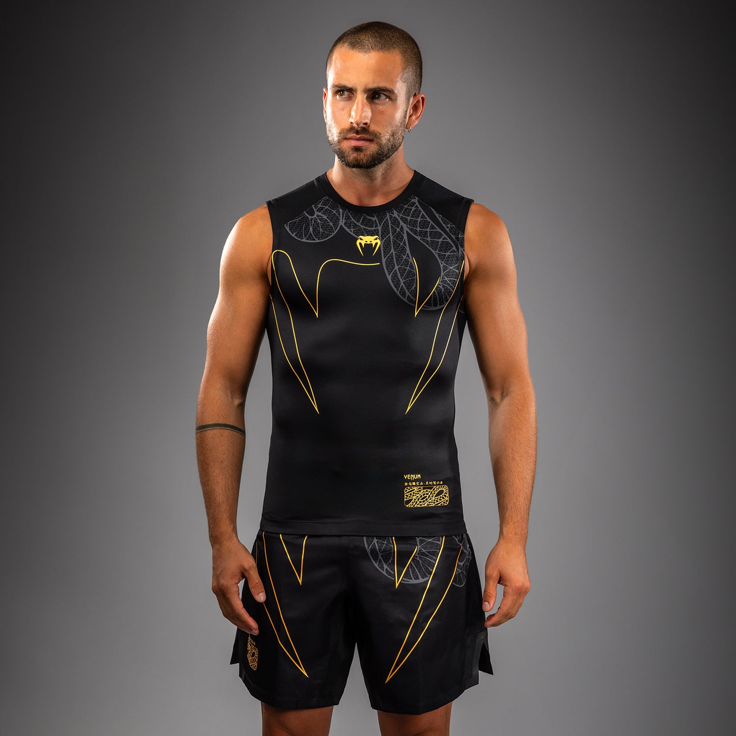 Venum Serpenti Mouwloos Rashguard – Zwart/Zilver/Goud