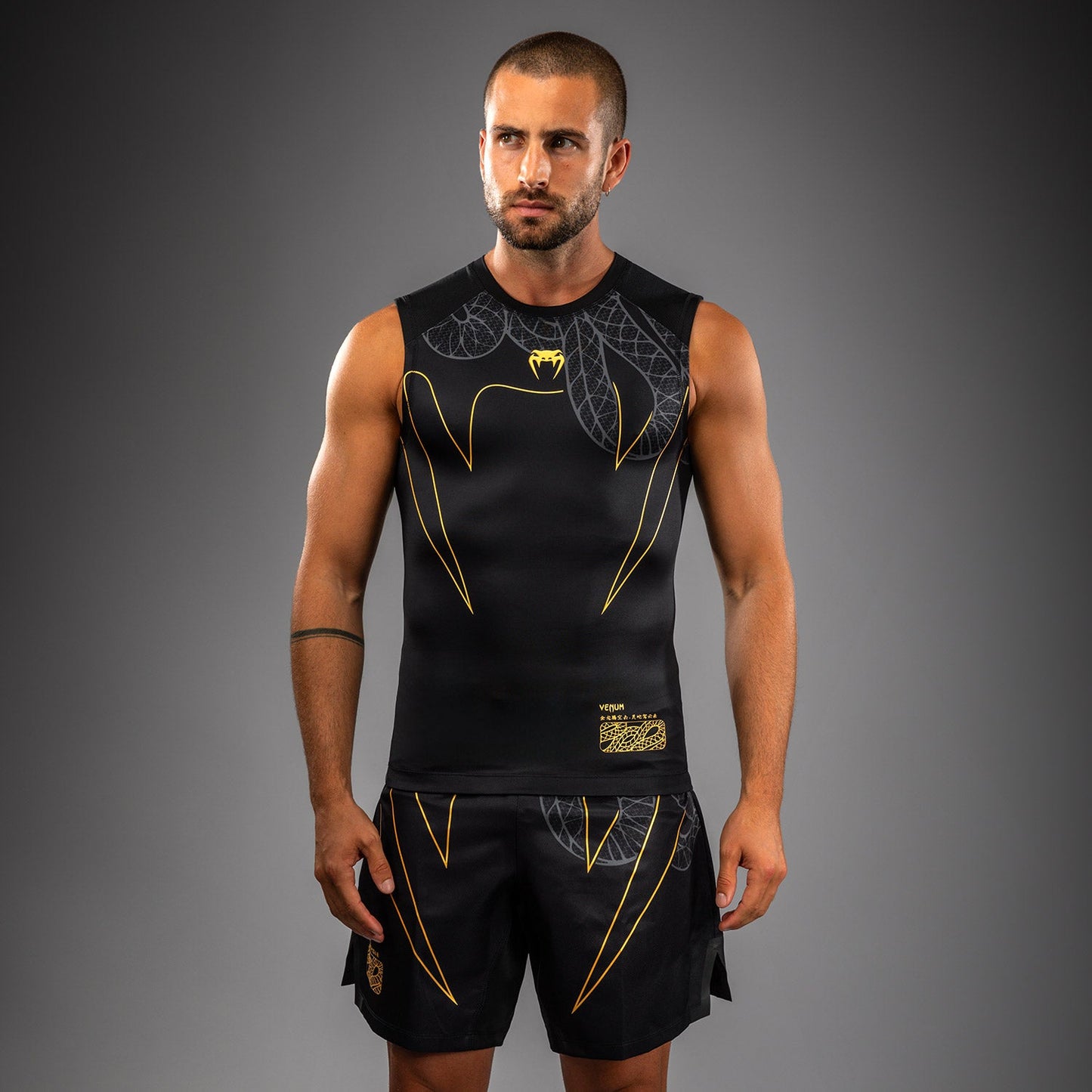 Venum Serpenti Mouwloos Rashguard – Zwart/Zilver/Goud