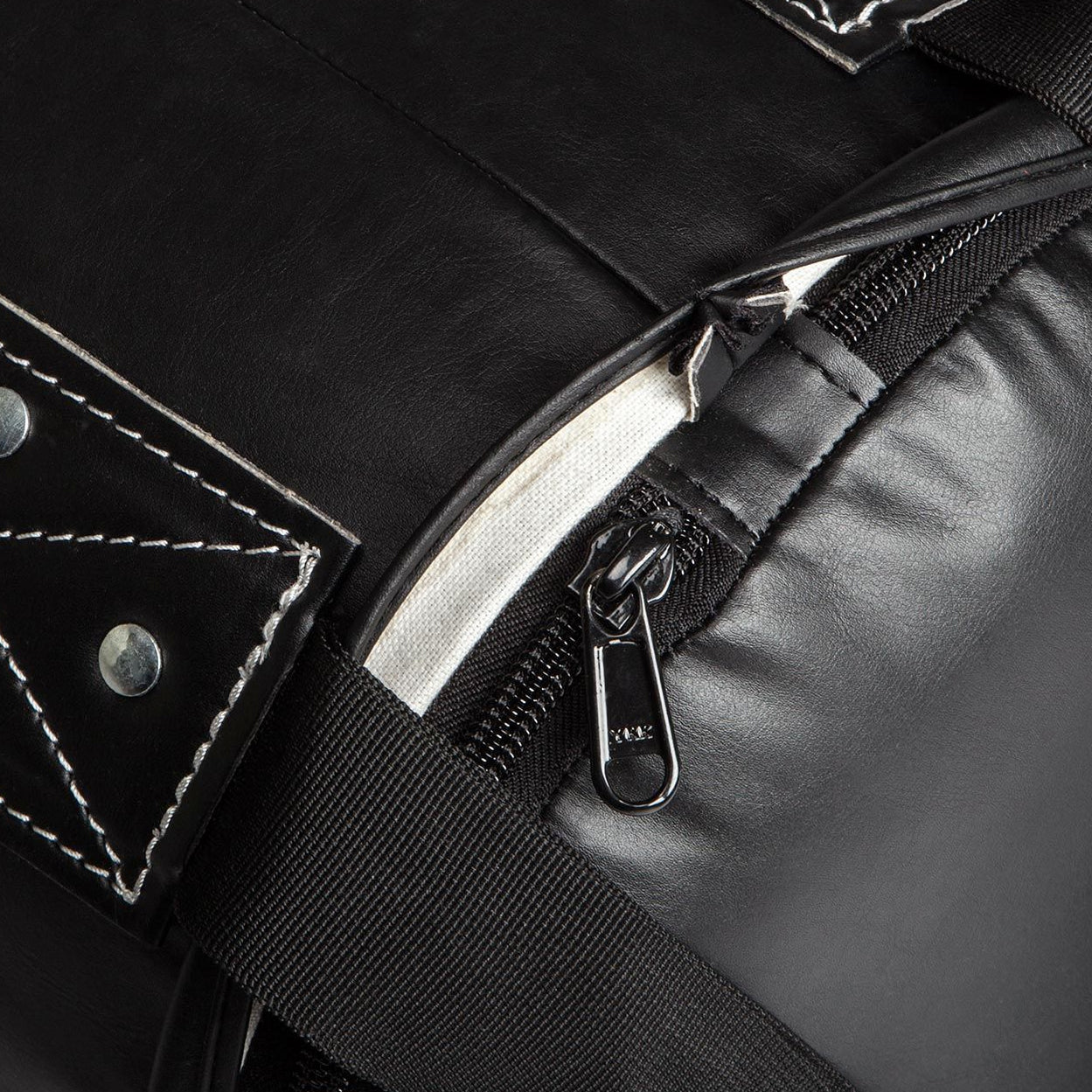 Venum Challenger bokszak (met plafondbevestiging) - Zwart/Wit - 150 cm - gevuld