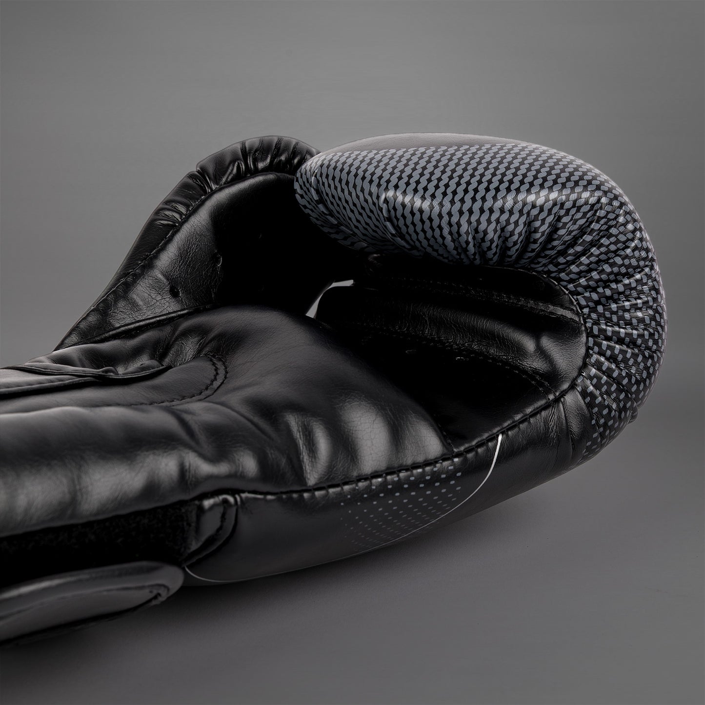 Venum Nexus Bokshandschoenen – Zwart/Zilver