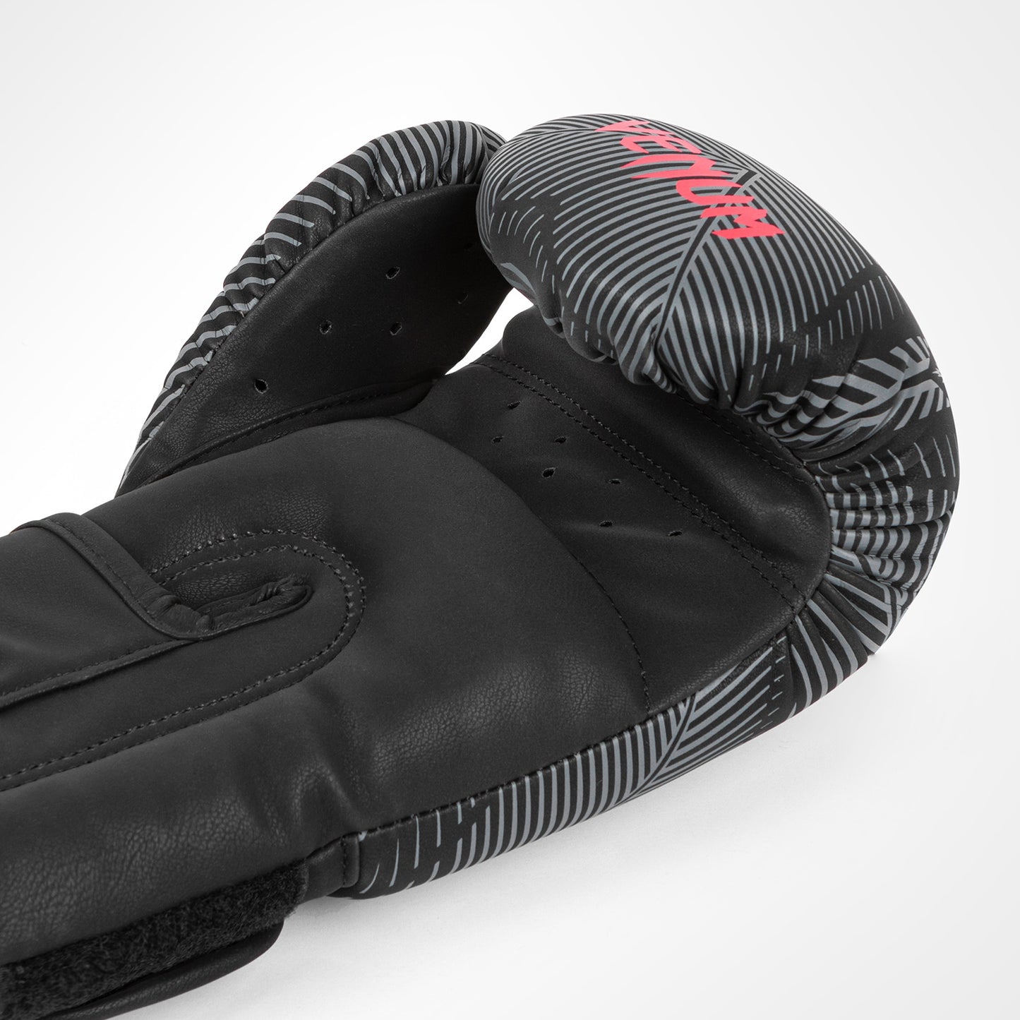 Venum Phantom Bokshandschoenen - Zwart/Rood
