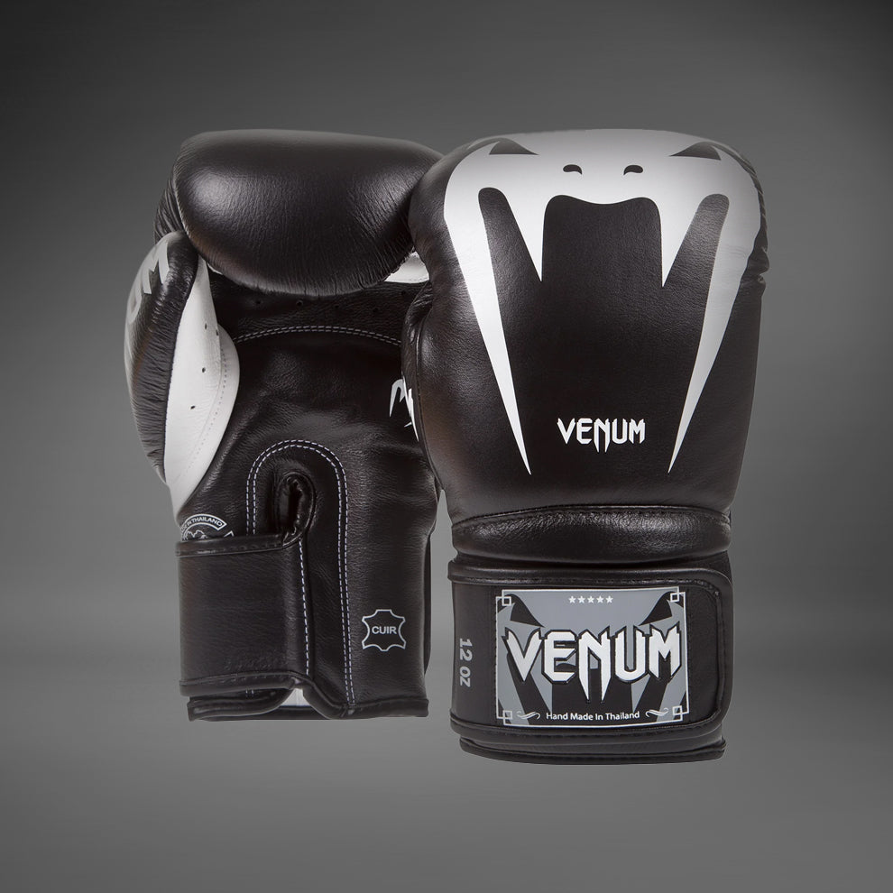 Venum Giant 3.0 Bokshandschoenen - nappaleer Zwart