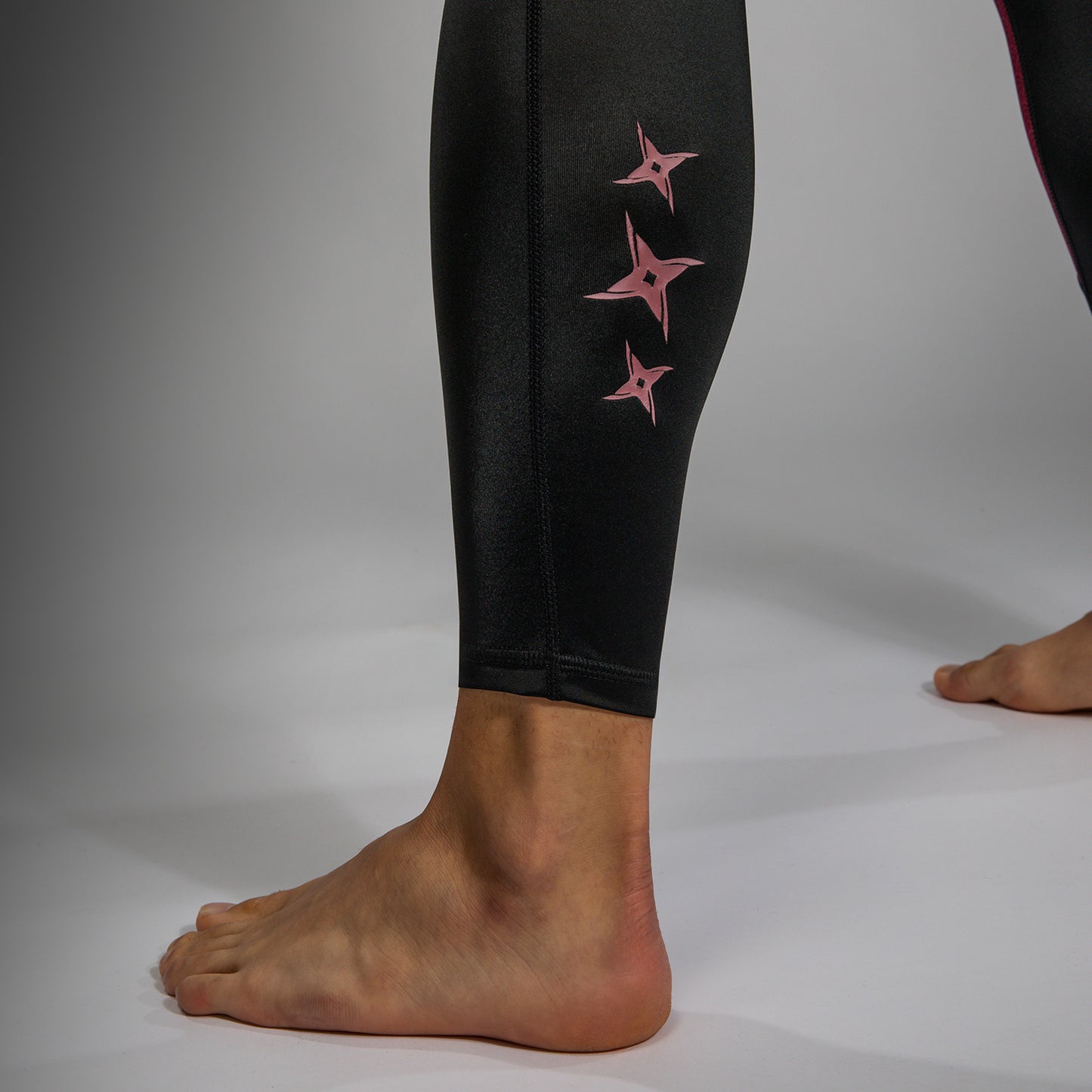 Venum x Assassin’s Creed Shadows Heren Spats - Bordeaux/Zwart