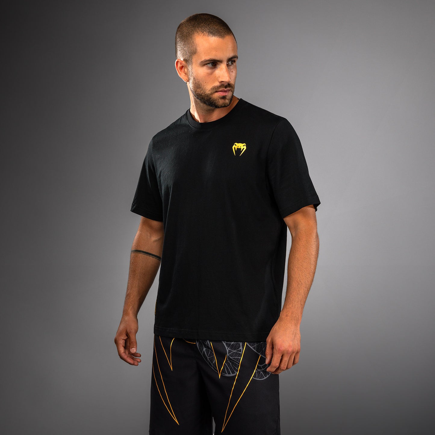 Venum Serpenti T-shirt – Zwart/Zilver/Goud