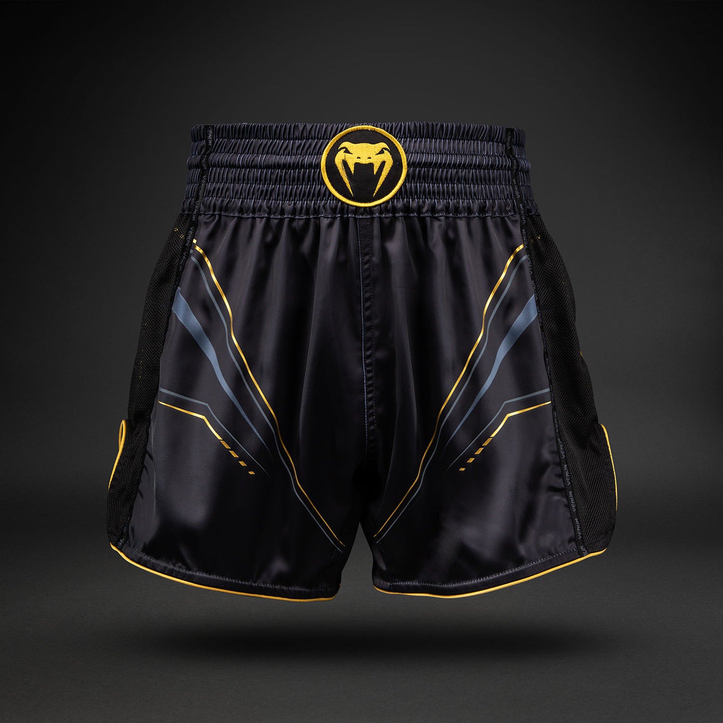 Venum Streamline Muay Thai Shorts – Zwart/Goud