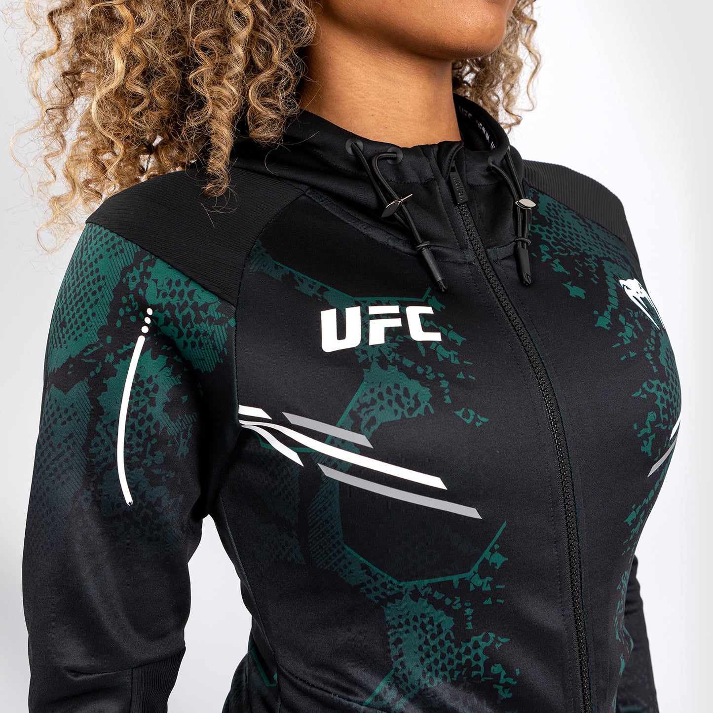 UFC Adrenaline by Venum Authentic Fight Night Vrouwen Walkout Hoodie - Emerald Edition - Groen/Zwart