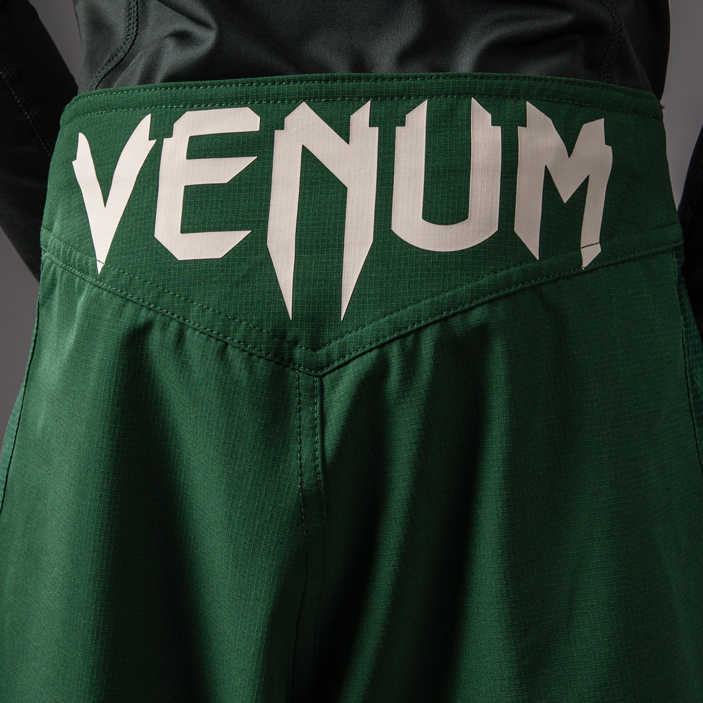 Venum Attack Fightshorts voor kinderen - Bosgroen/Off White