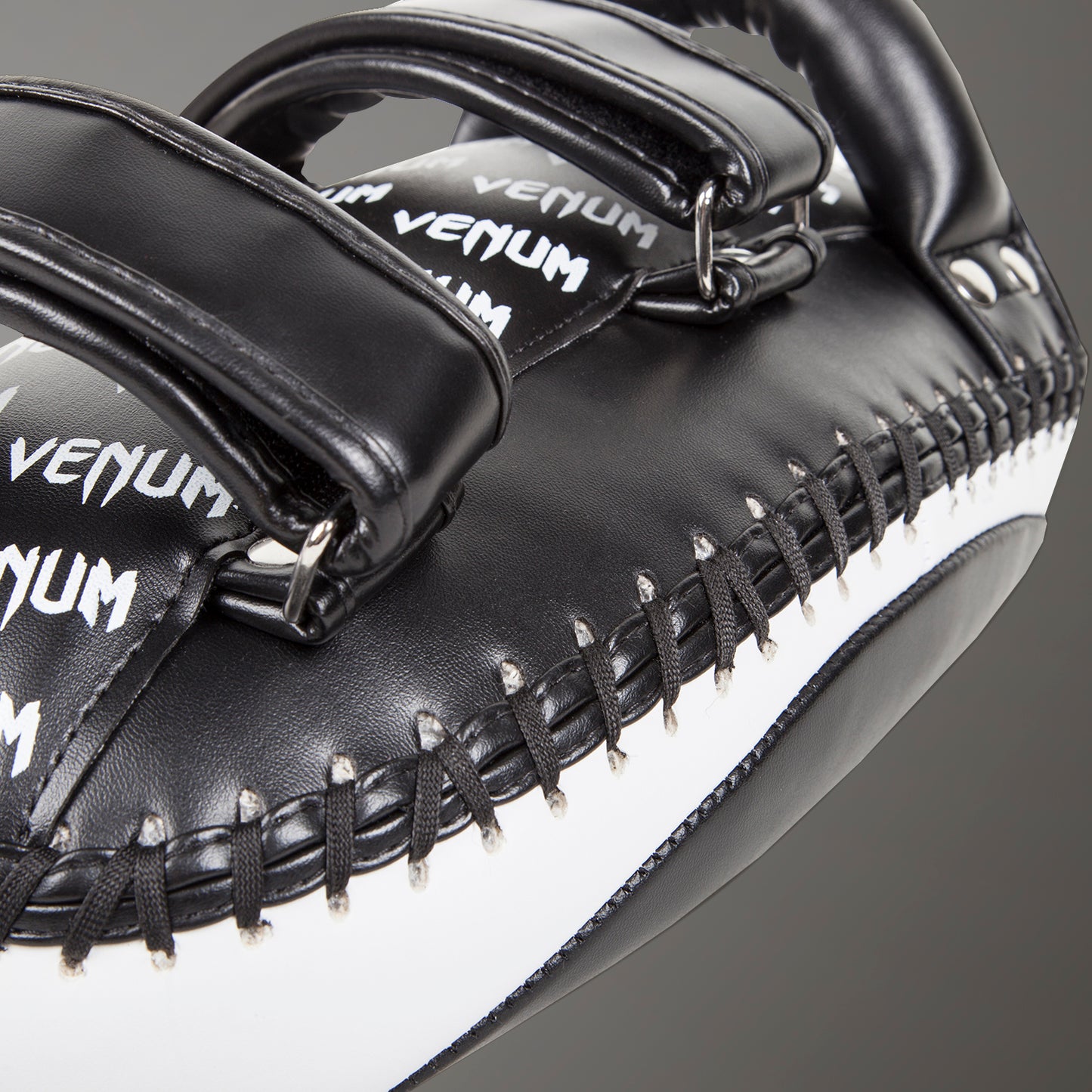 Venum Light Kick Pads - Skintex Leather - Zwart/IJs (Set)