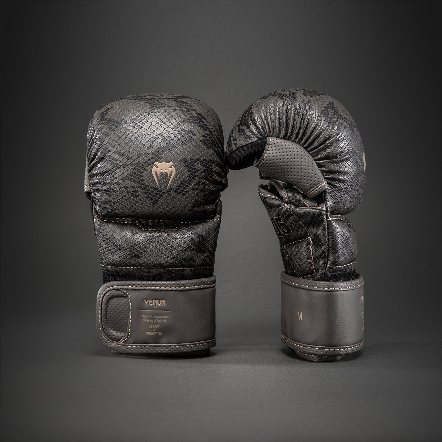 Venum Impact Evo Scales MMA Sparring Handschoenen – Donkergrijs