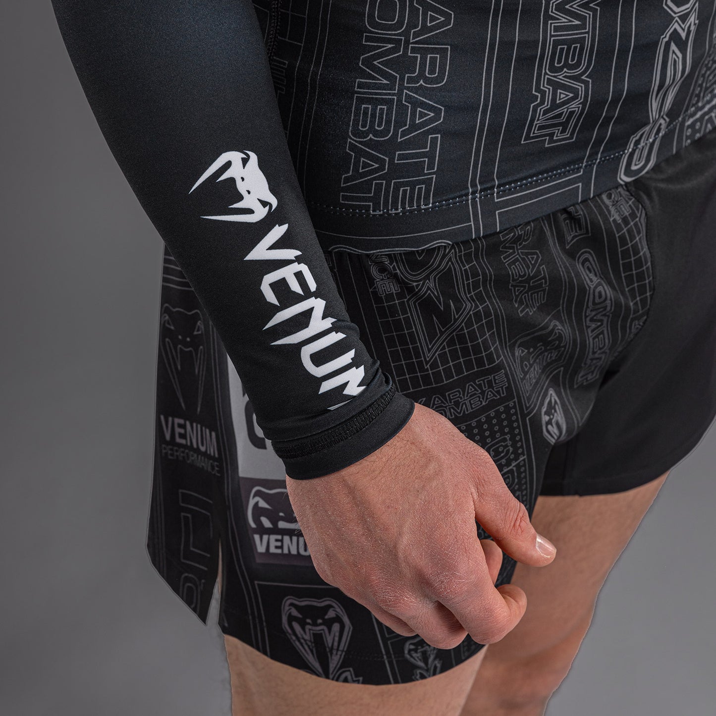 Karate Combat by Venum Rashguard met lange mouwen – Zwart/Grijs