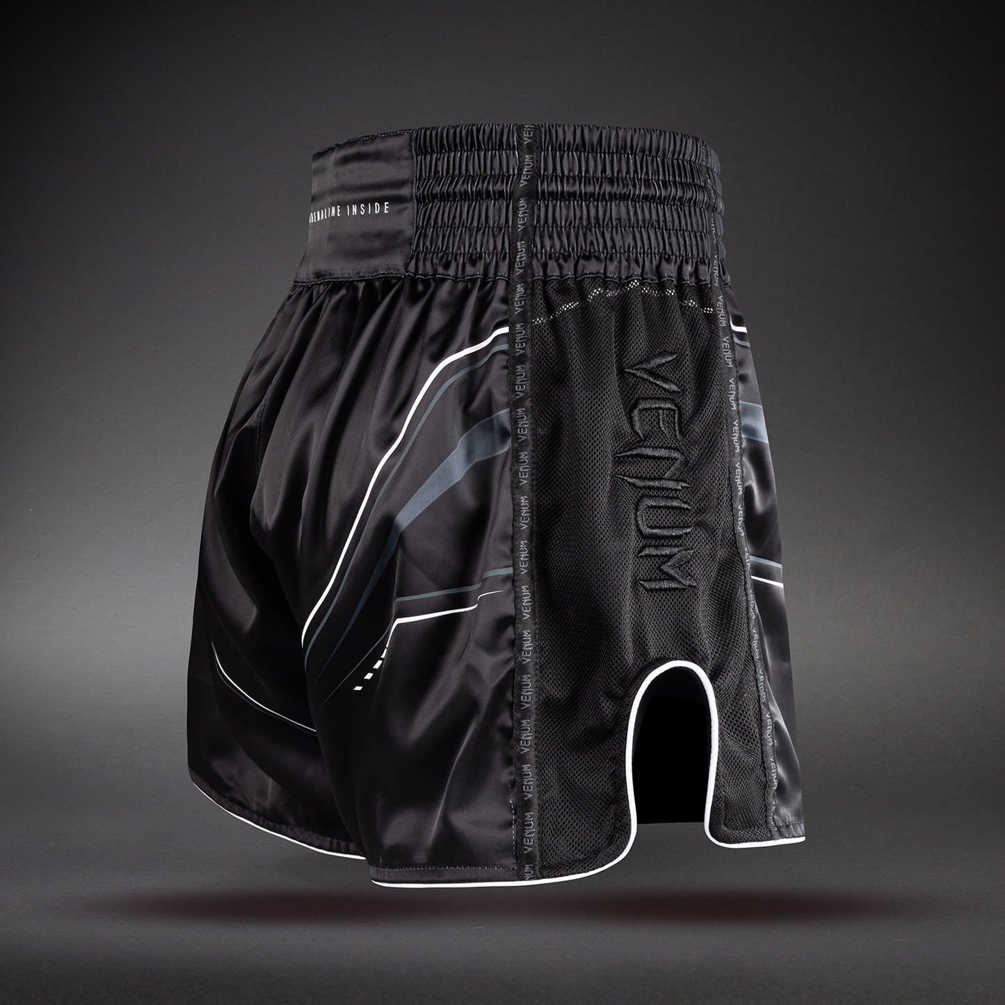 Venum Streamline Muay Thai Shorts – Zwart/Wit