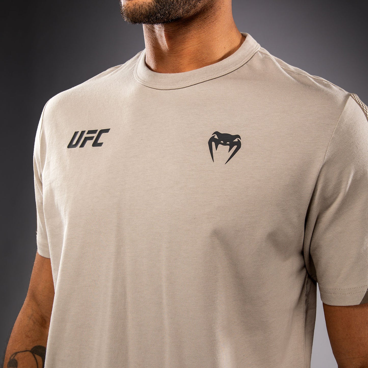 Venum UFC Unity by Venum Authentic Fight Week Heren T-shirt met Korte Mouwen - Zand