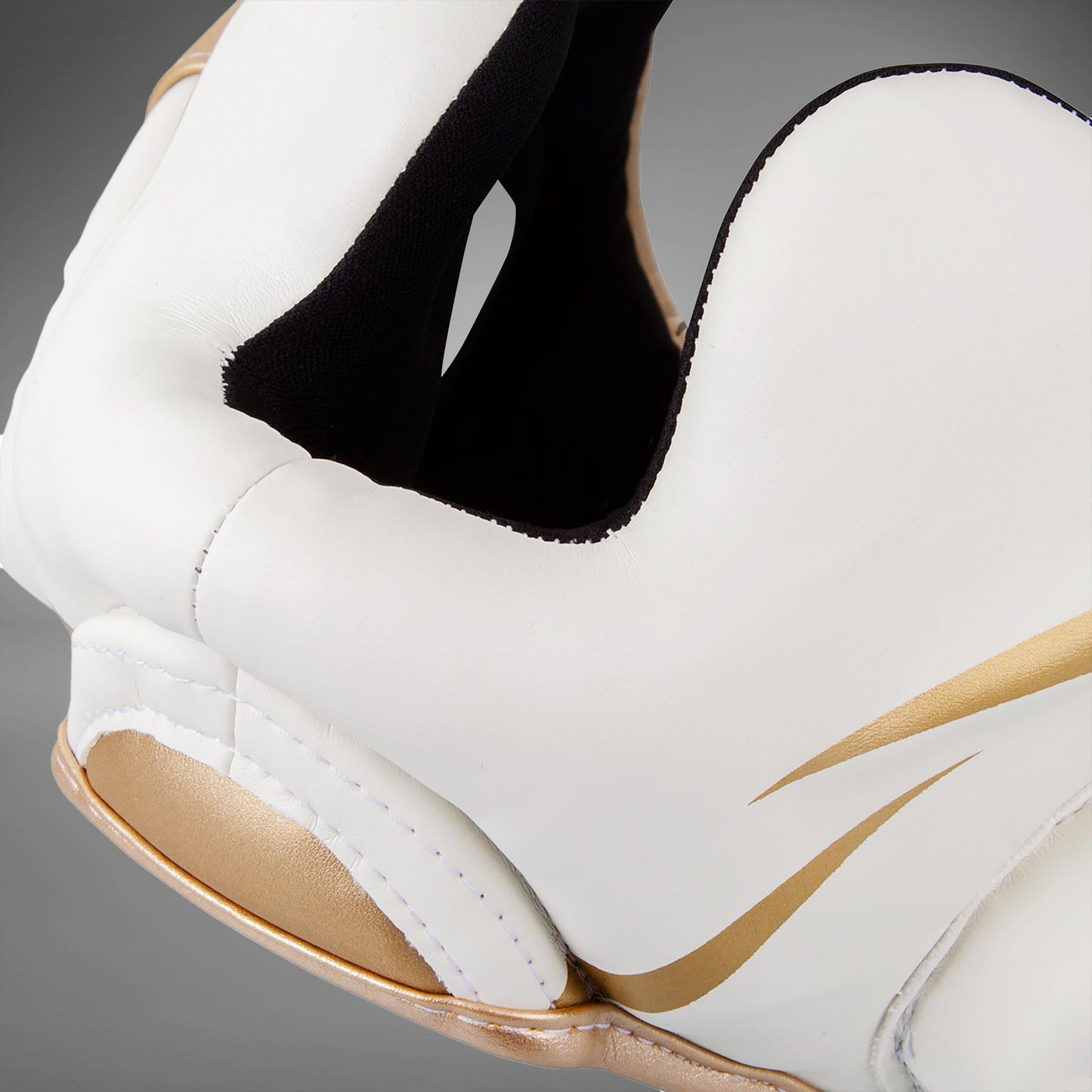 Venum Elite hoofdbeschermer - Wit/Goud