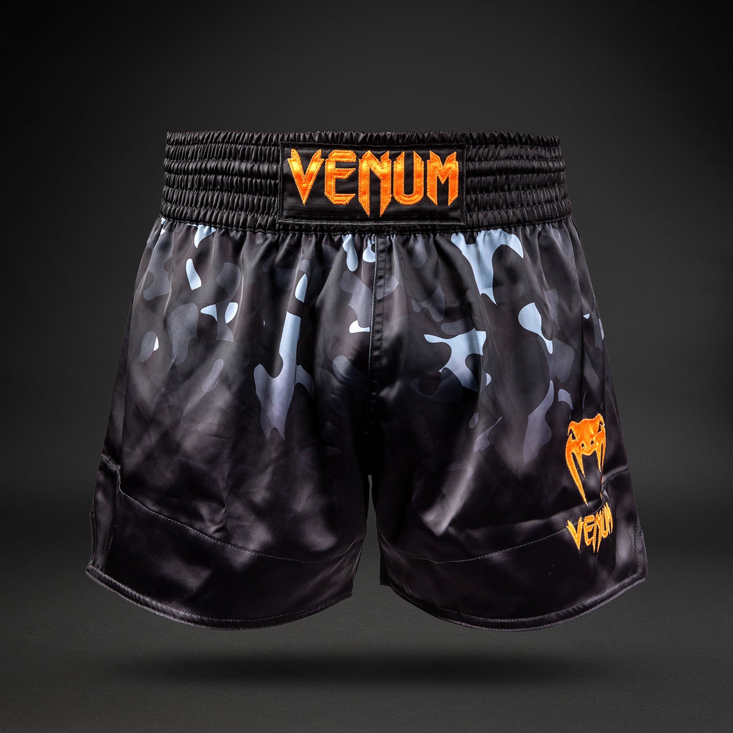 Venum Classic Muay Thai Shorts - Zwart Camo/Oranje