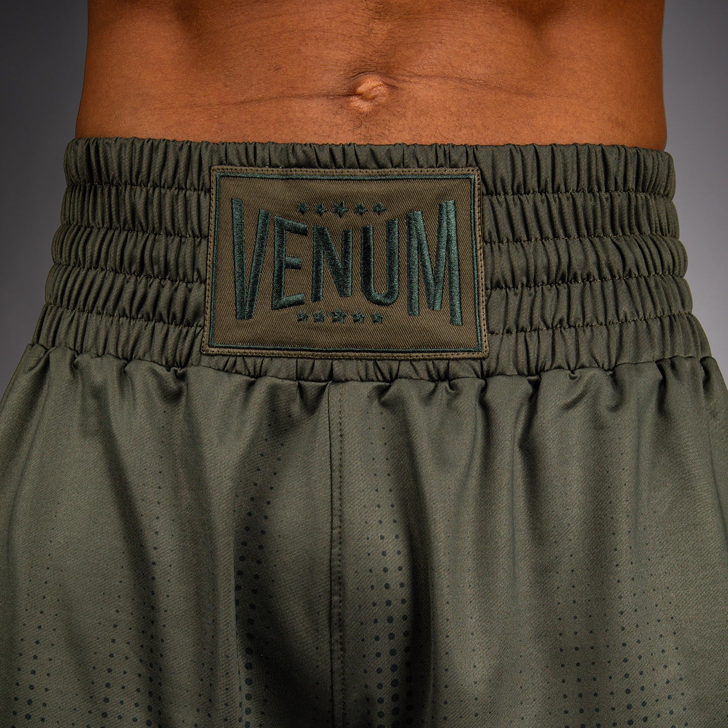 Venum Stealth Boksshort – Kaki/Donkergroen