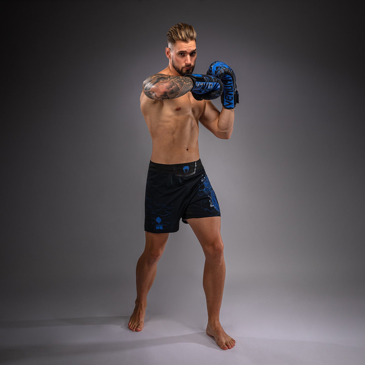 Venum Thunder Dragon Fightshorts – Zwart/Koningsblauw