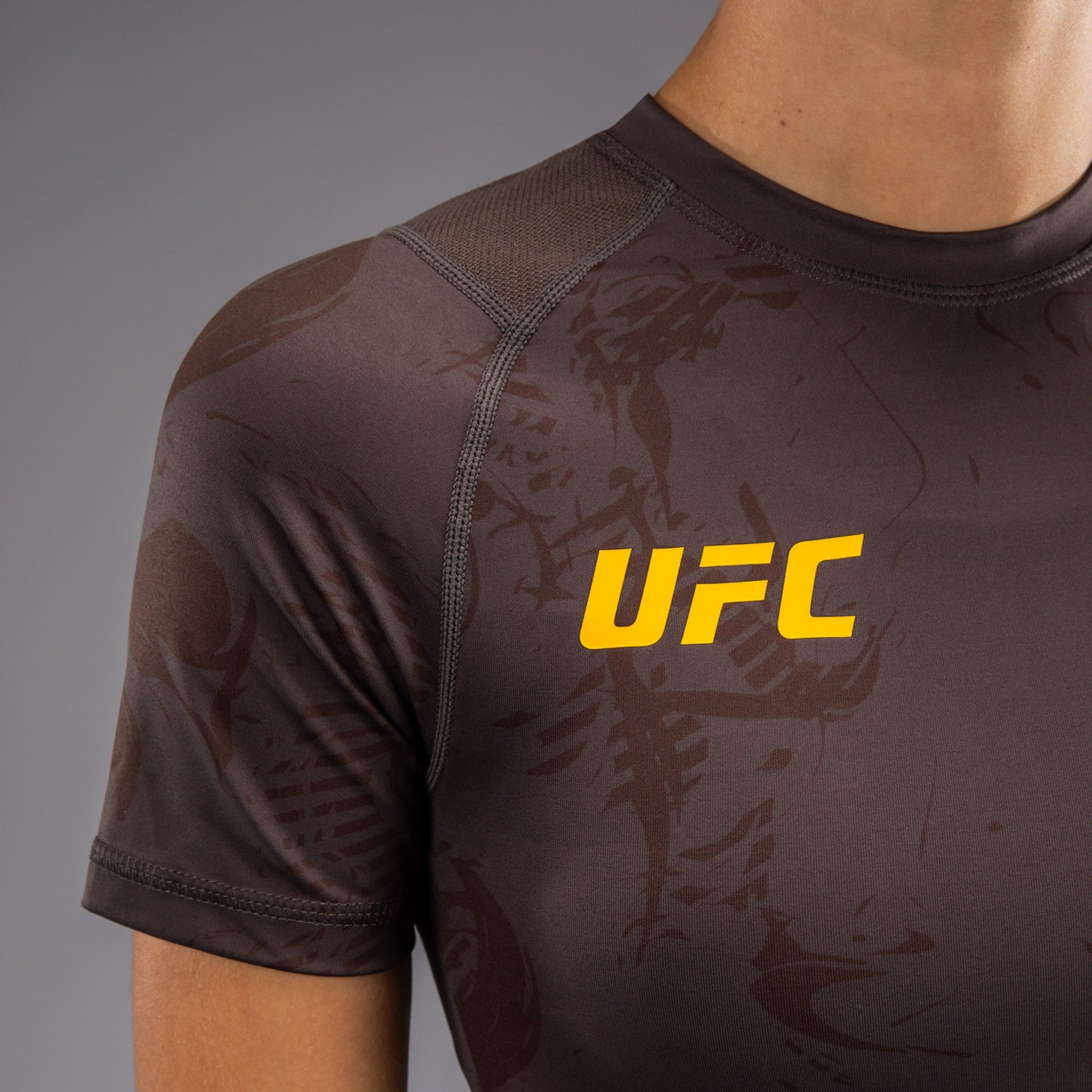 UFC Fusion by Venum Fight Week Korte Mouwen Performance Rashguard voor Dames - Solid Earthen Brown