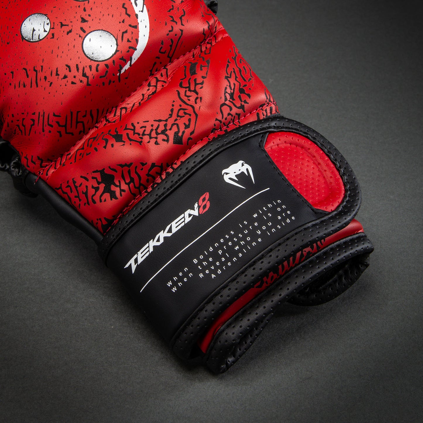 Venum x TEKKEN 8 Sparring Handschoenen - Kazuya - Rood/Zwart