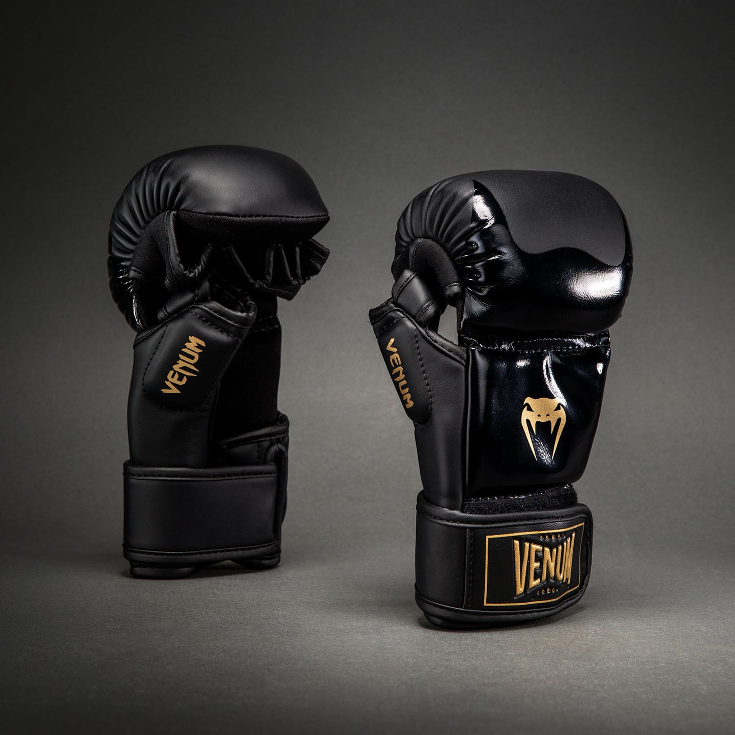 Venum Attack 2.0 Sparring Handschoenen – Zwart/Goud