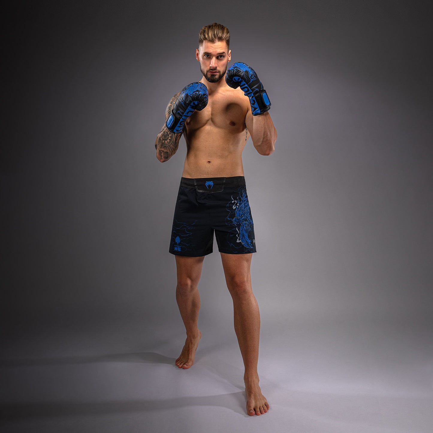 Venum Thunder Dragon Fightshorts – Zwart/Koningsblauw