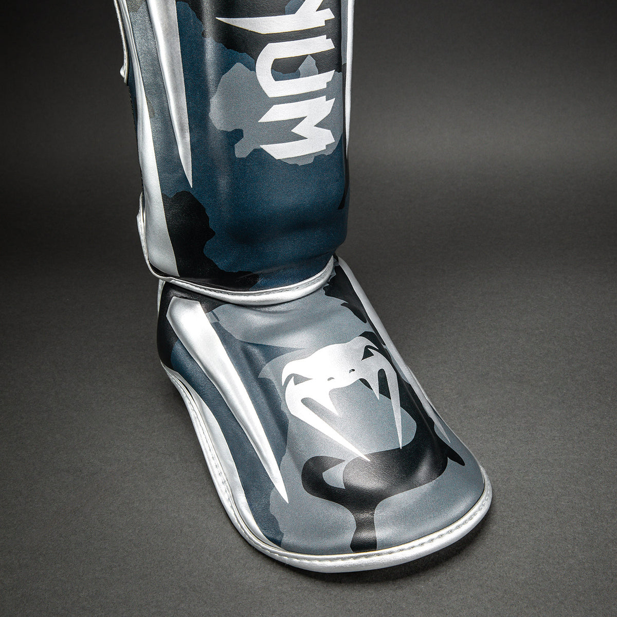 Venum Elite Camo Scheenbeschermers - Donker Marineblauw/Blauw