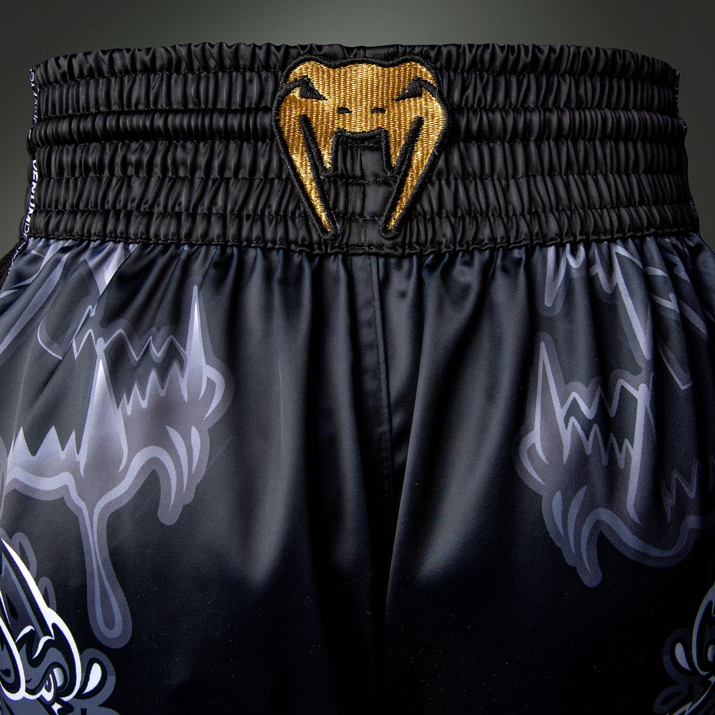 Venum Wolf Atak Muay Thai Shorts – Zwart/Grijs