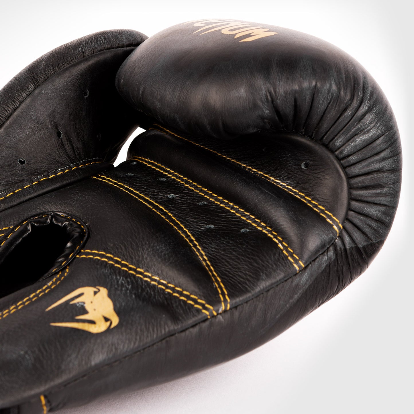 Venum Giant 2.0 Pro bokshandschoenen klittenband - Zwart/Zwart-Goud