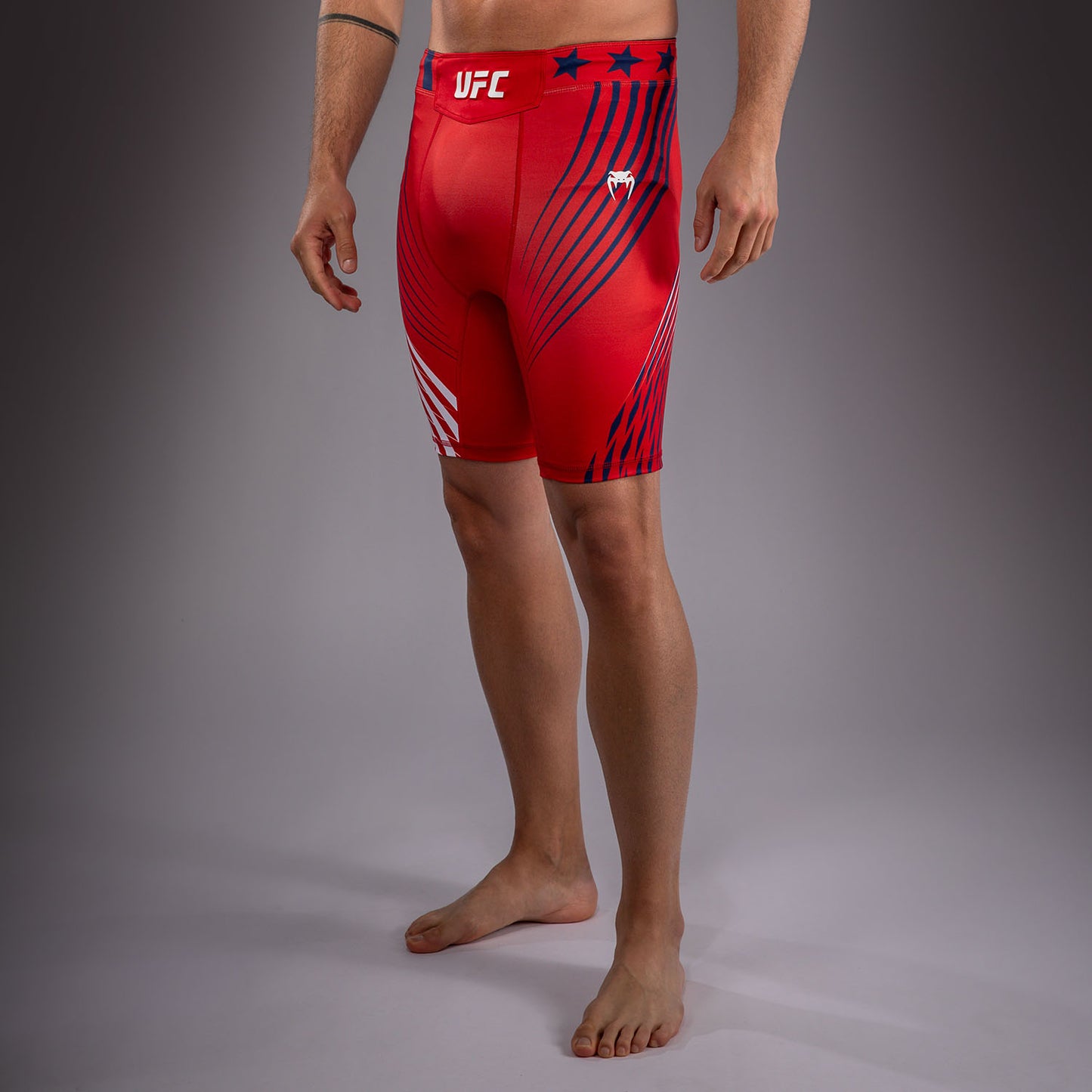 Official UFC Freedom 250 by Venum Authentic Fight Night Vale Tudo Shorts voor heren - Rood