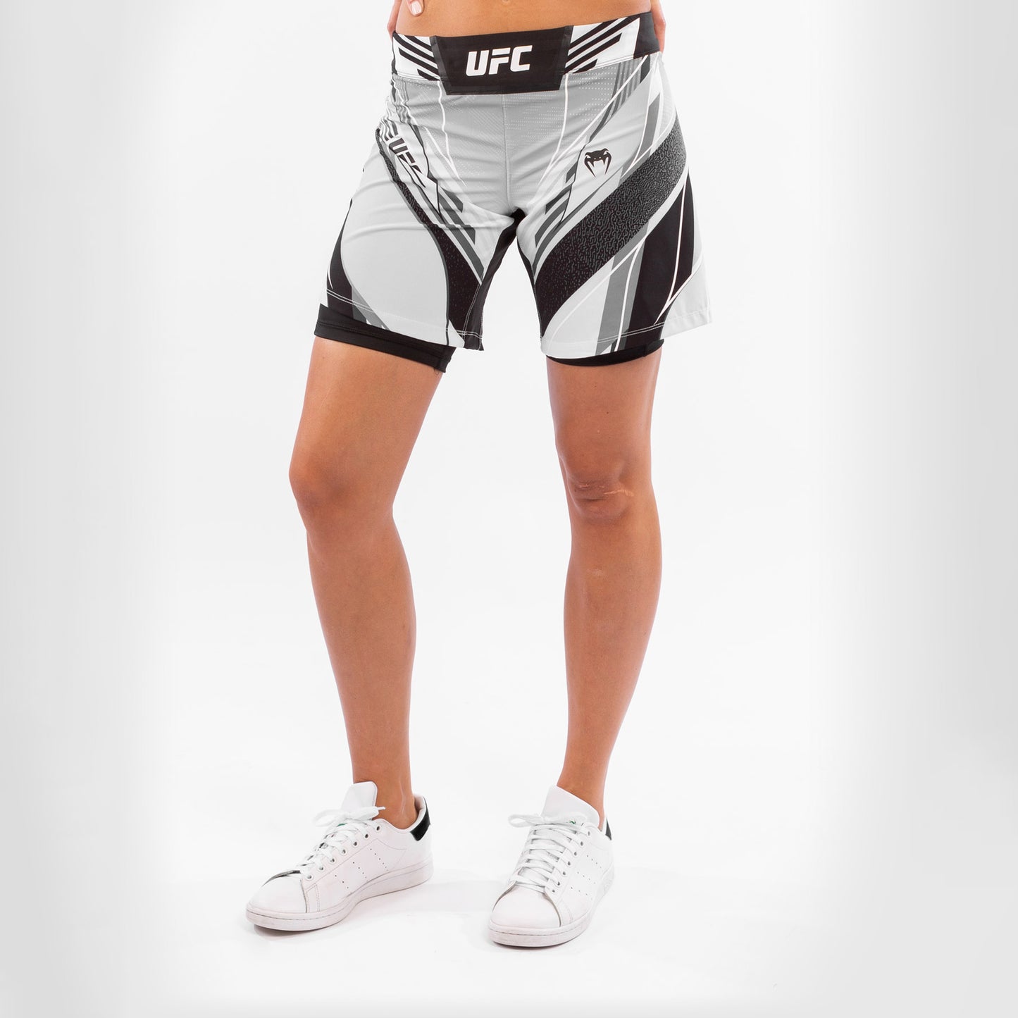 UFC Venum Authentic Fight Night Damesshort - Long Fit - Wit