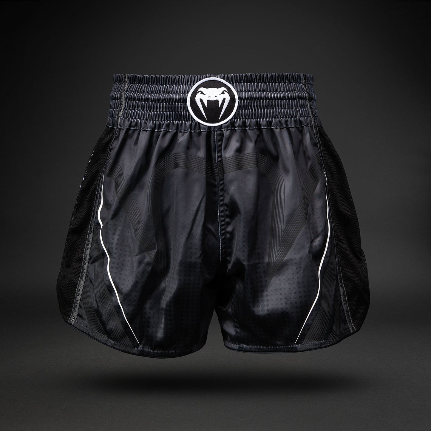 Venum Stealth Muay Thai Short – Zwart/Wit