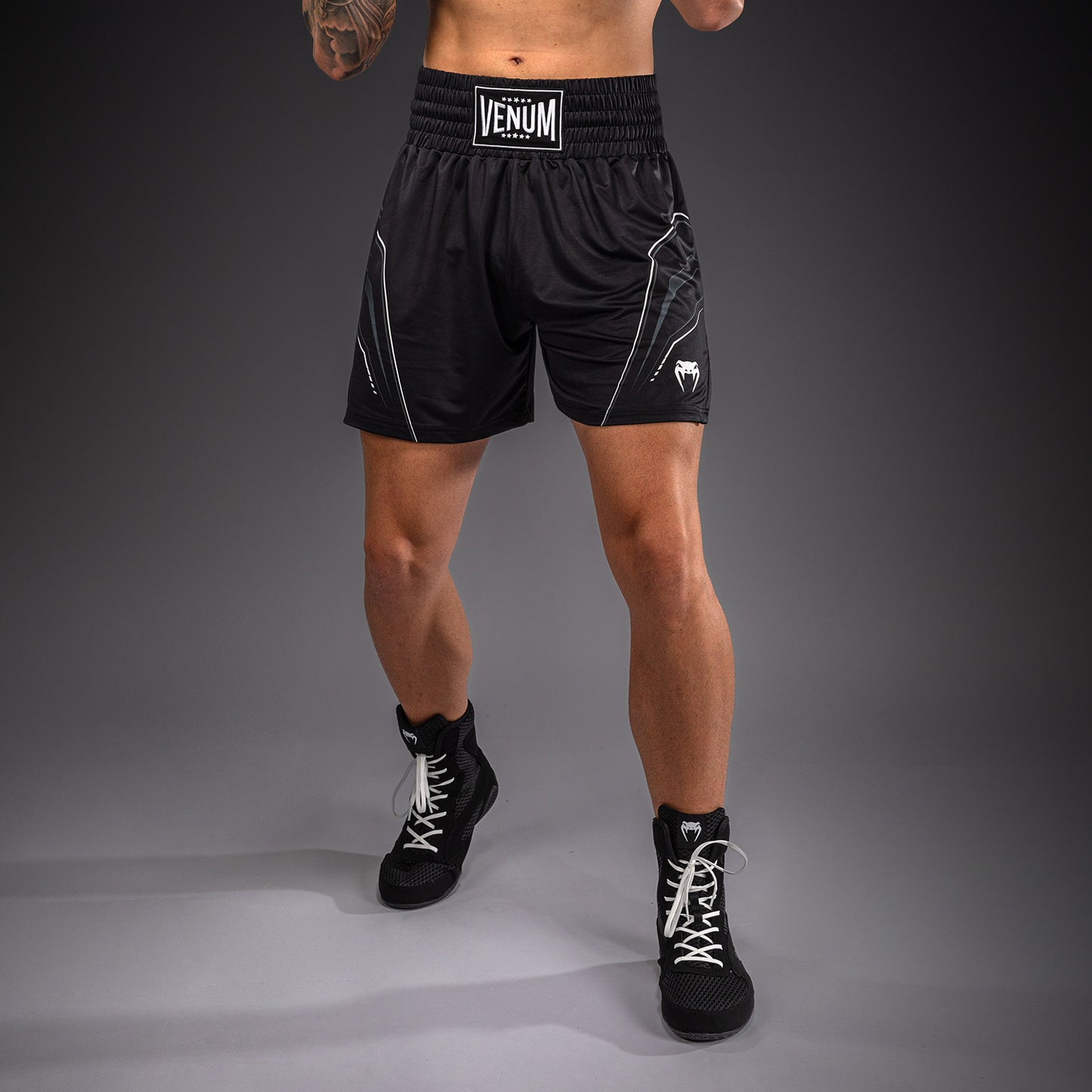 Venum Streamline Boksshort – Zwart/Wit
