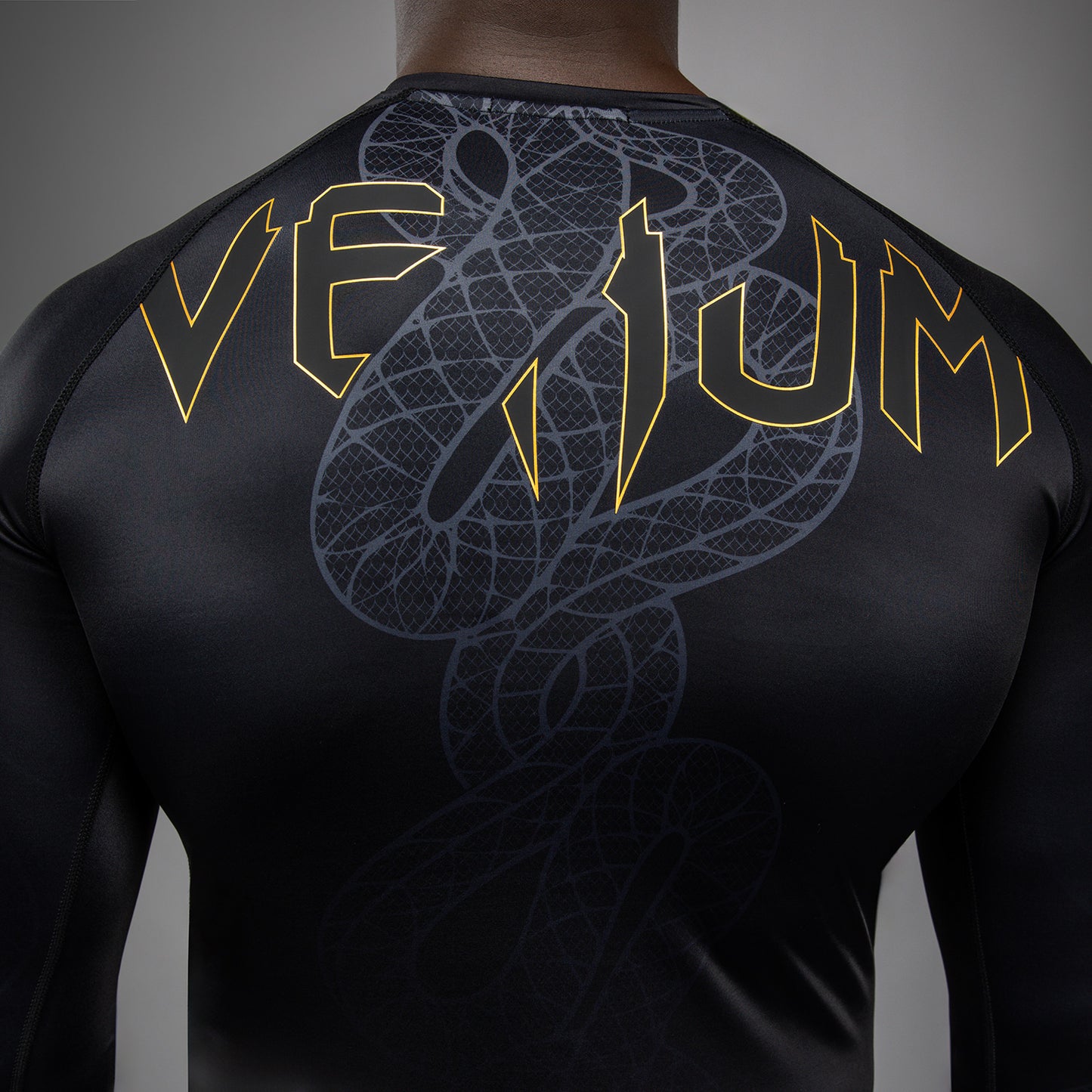 Venum Serpenti Rashguard met lange mouwen – Zwart/Zilver/Goud