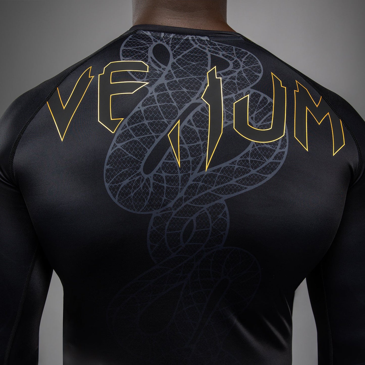 Venum Serpenti Rashguard met lange mouwen – Zwart/Zilver/Goud