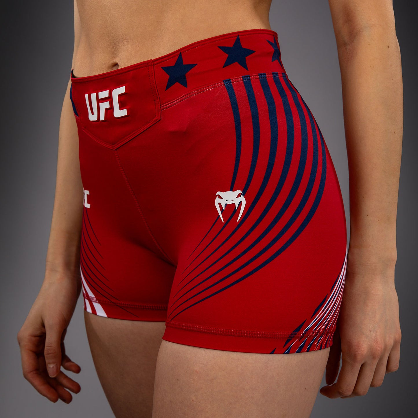 Official UFC Freedom 250 by Venum Authentic Vale Tudo Shorts Short Fit voor dames - Rood