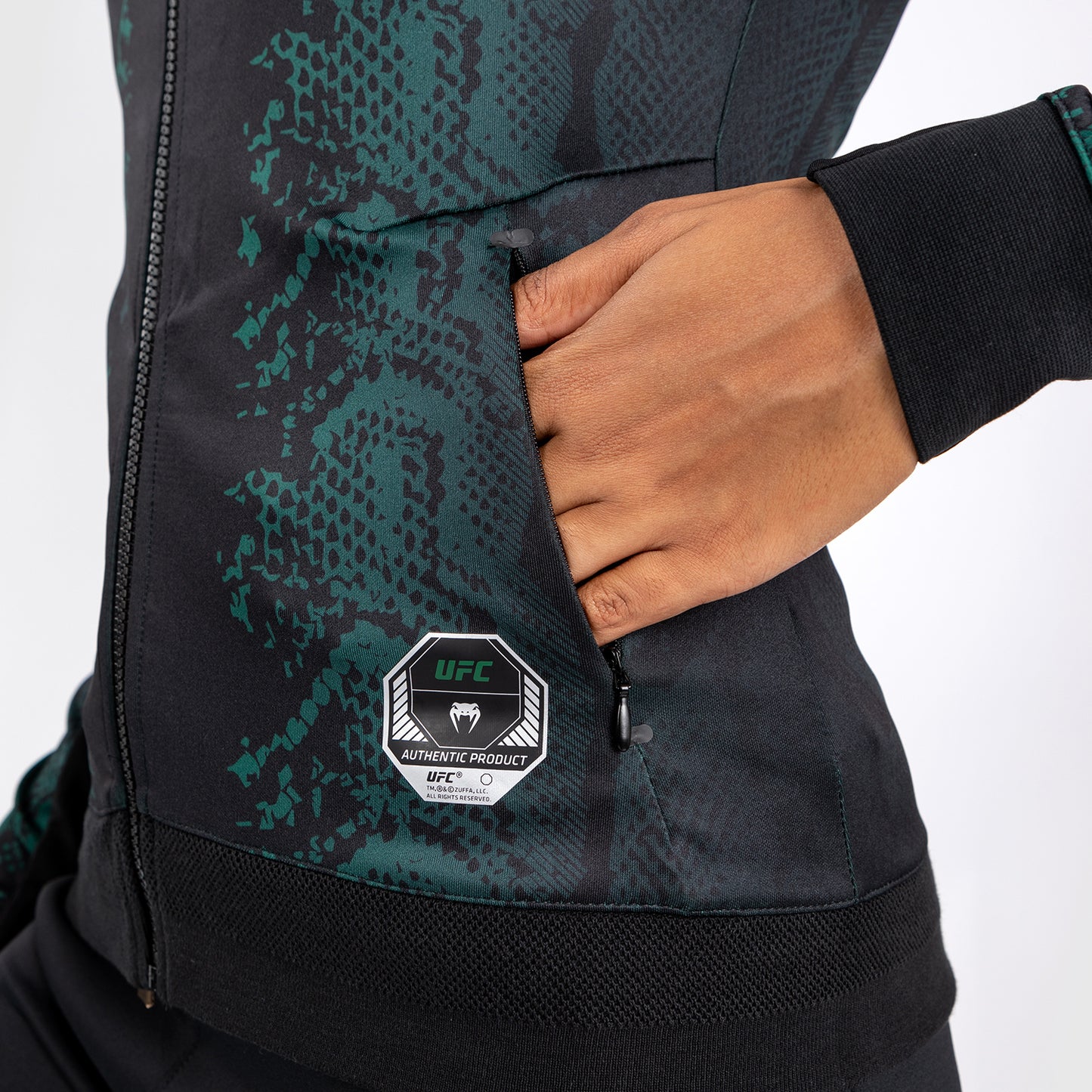 UFC Adrenaline by Venum Authentic Fight Night Vrouwen Walkout Hoodie - Emerald Edition - Groen/Zwart