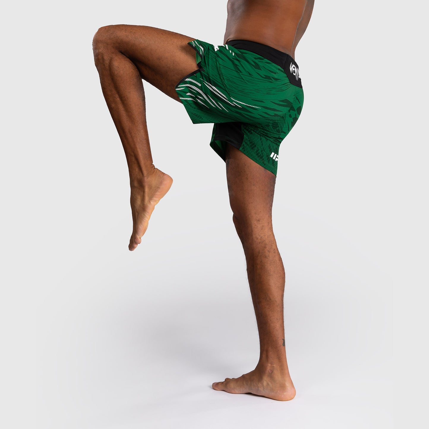 UFC Fusion by Venum Personalized Authentic Fight Night Fight Shorts voor Heren - Kort Fit - Groen