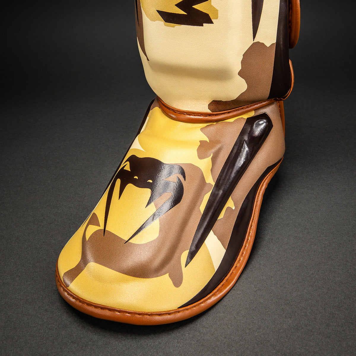 Venum Elite Scheenbeschermers - Lichtbeige/Bruin