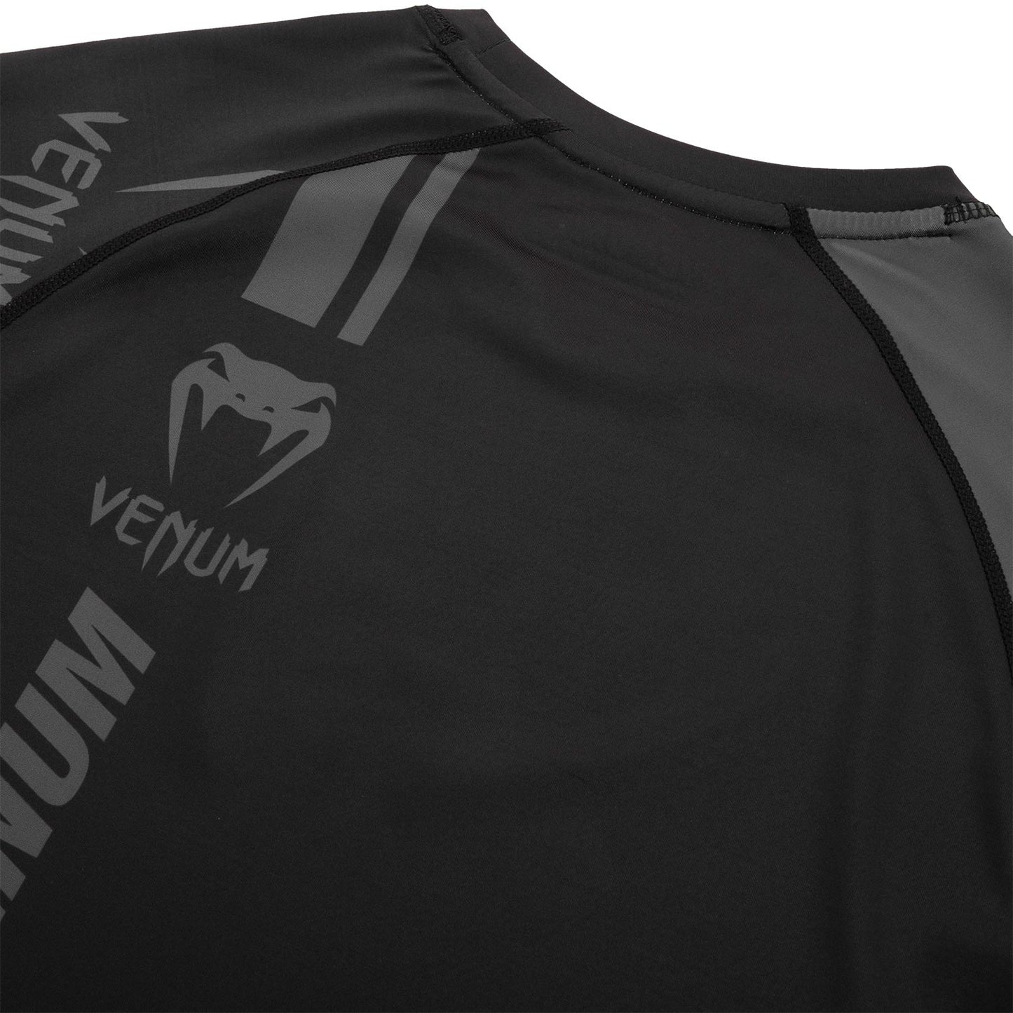 Venum Logos Rashguard - Korte mouwen - Zwart/Zwart