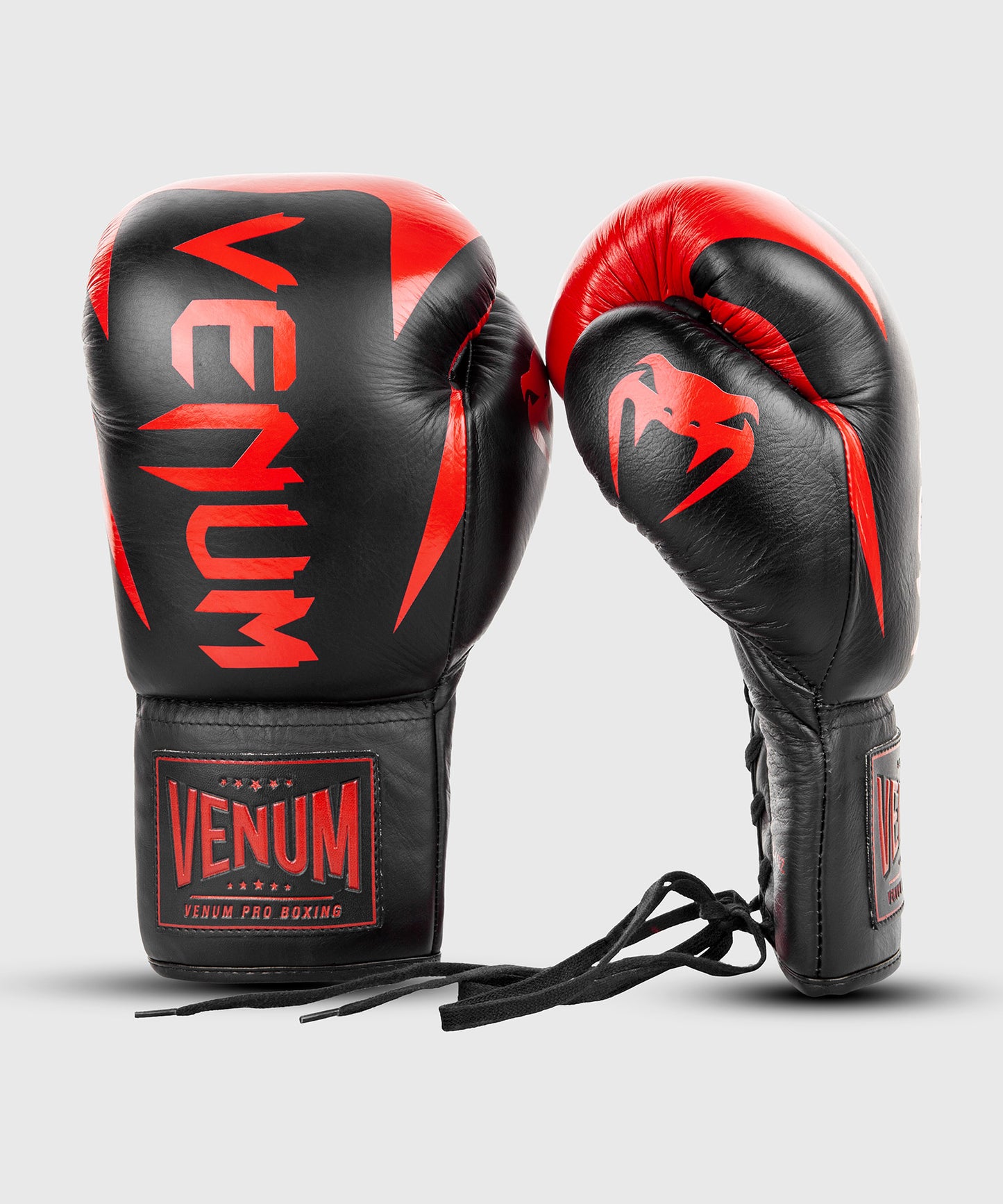 Venum Hammer Pro bokshandschoenen - met veters - Zwart/Rood
