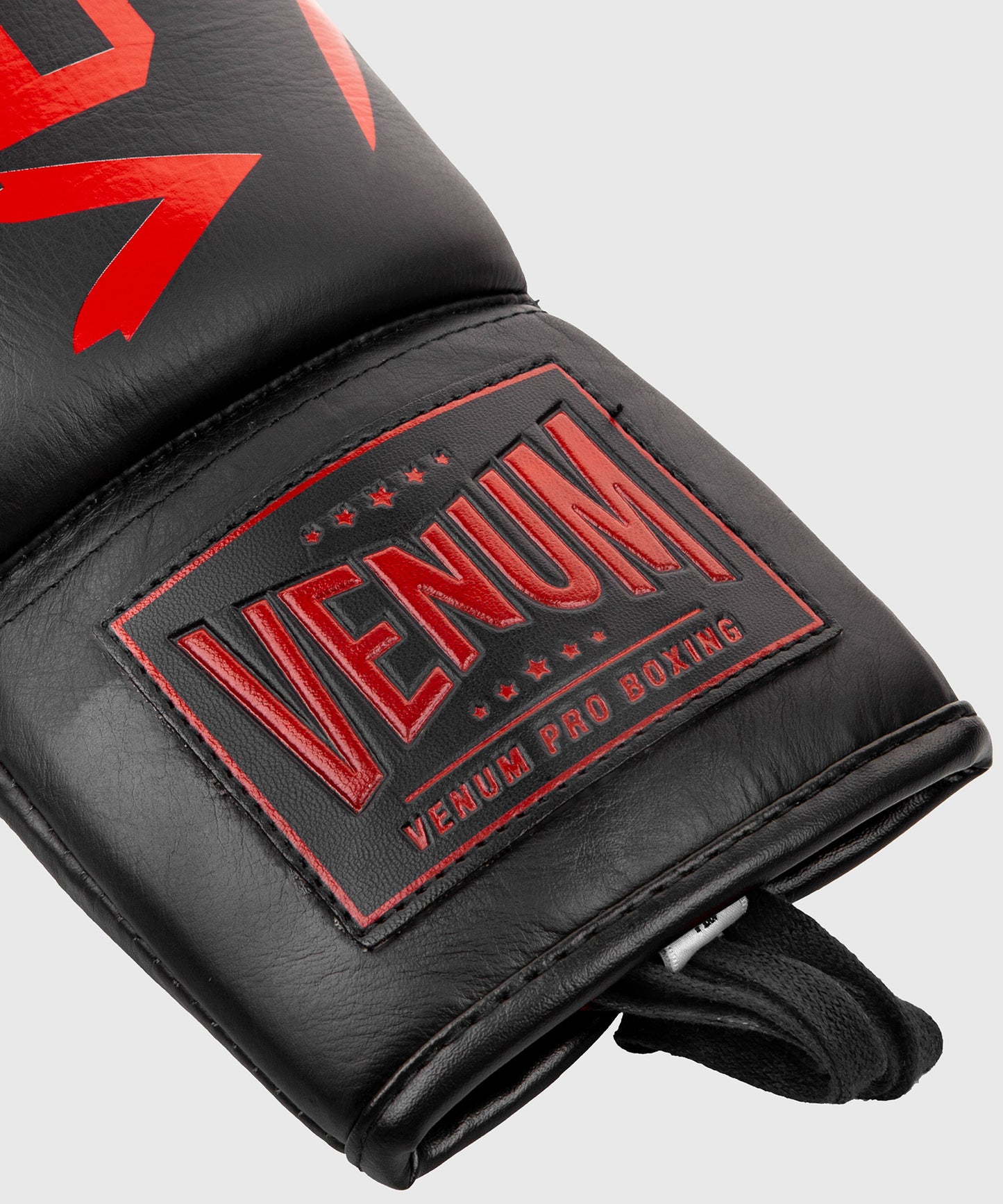 Venum Hammer Pro bokshandschoenen - met veters - Zwart/Rood