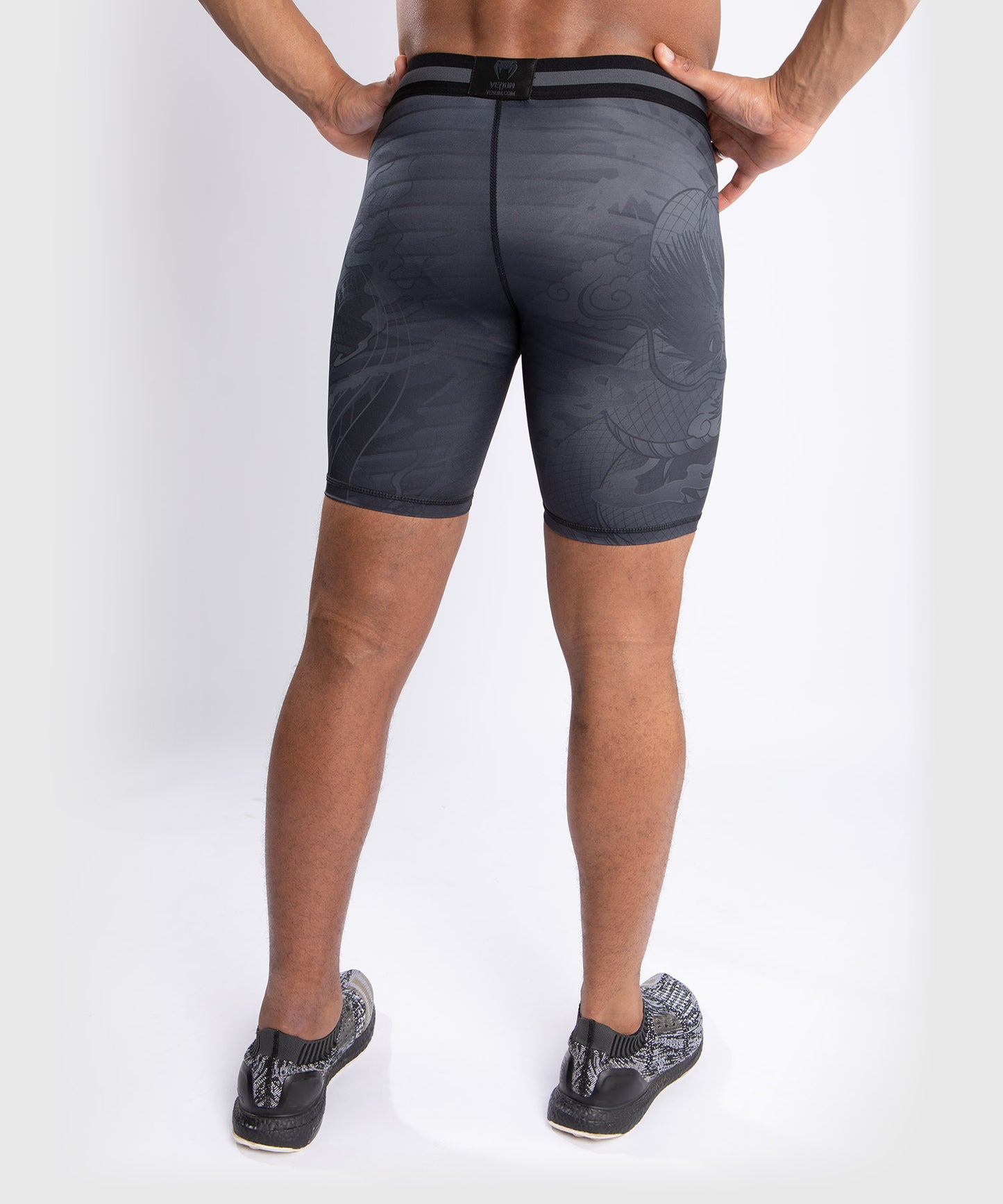 Venum YKZ21 Vale Tudo-short - zwart/zwart