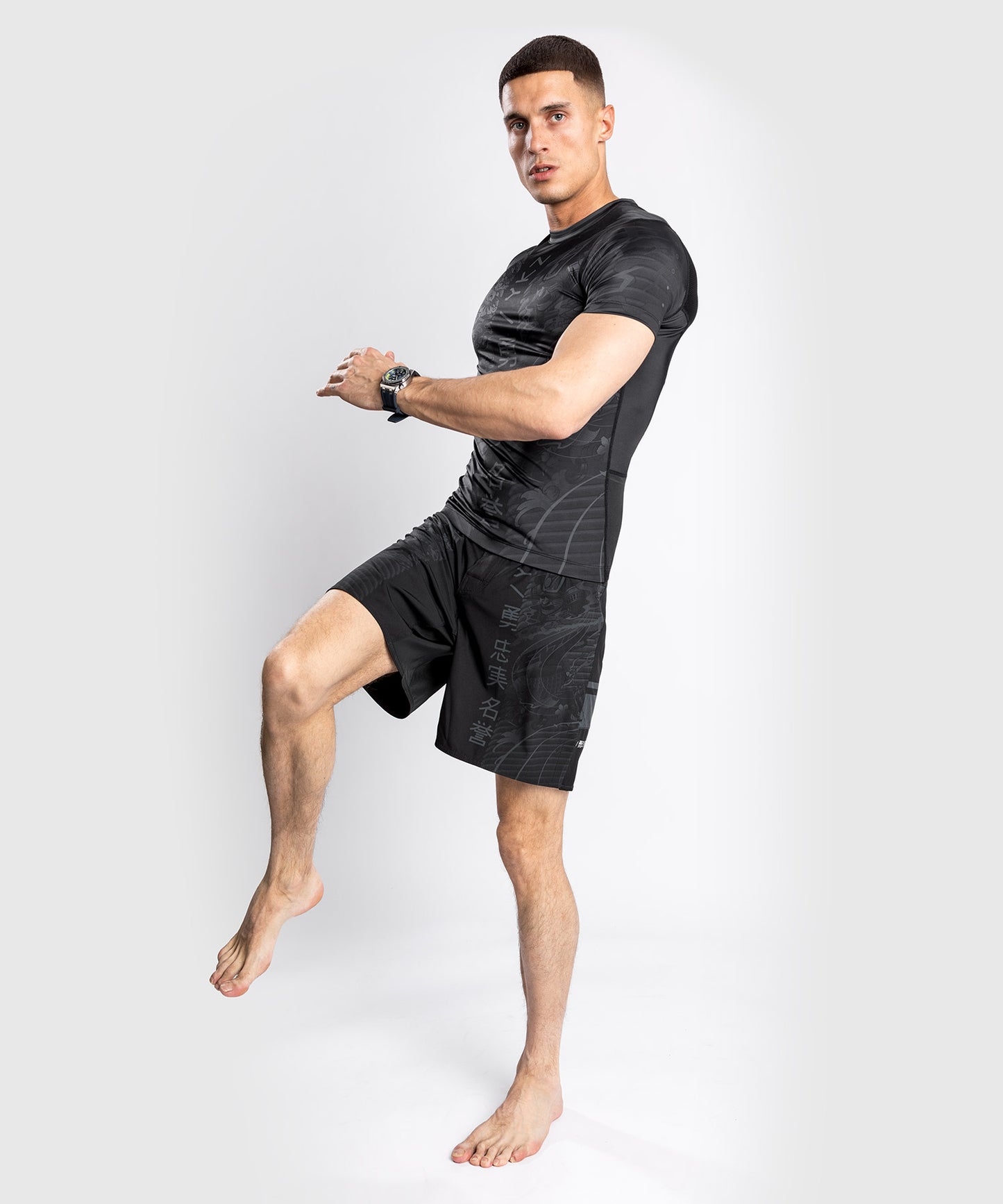 Venum YKZ21 compressie-t-shirt - Korte Mouwen - Zwart/Zwart